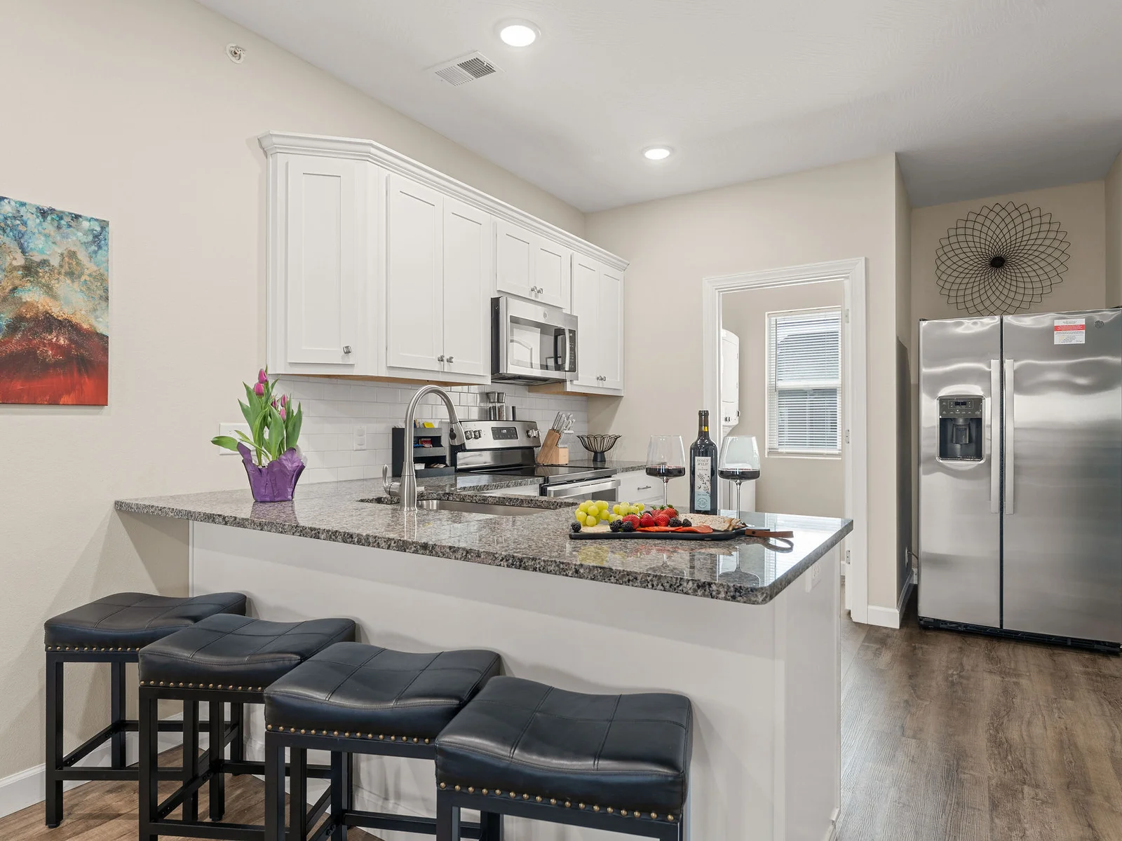 Pull up a bench at the snack bar and start your morning — kids eat breakfast while the adults stand at the counter and catch up over the first coffee. The whole routine happens right here.