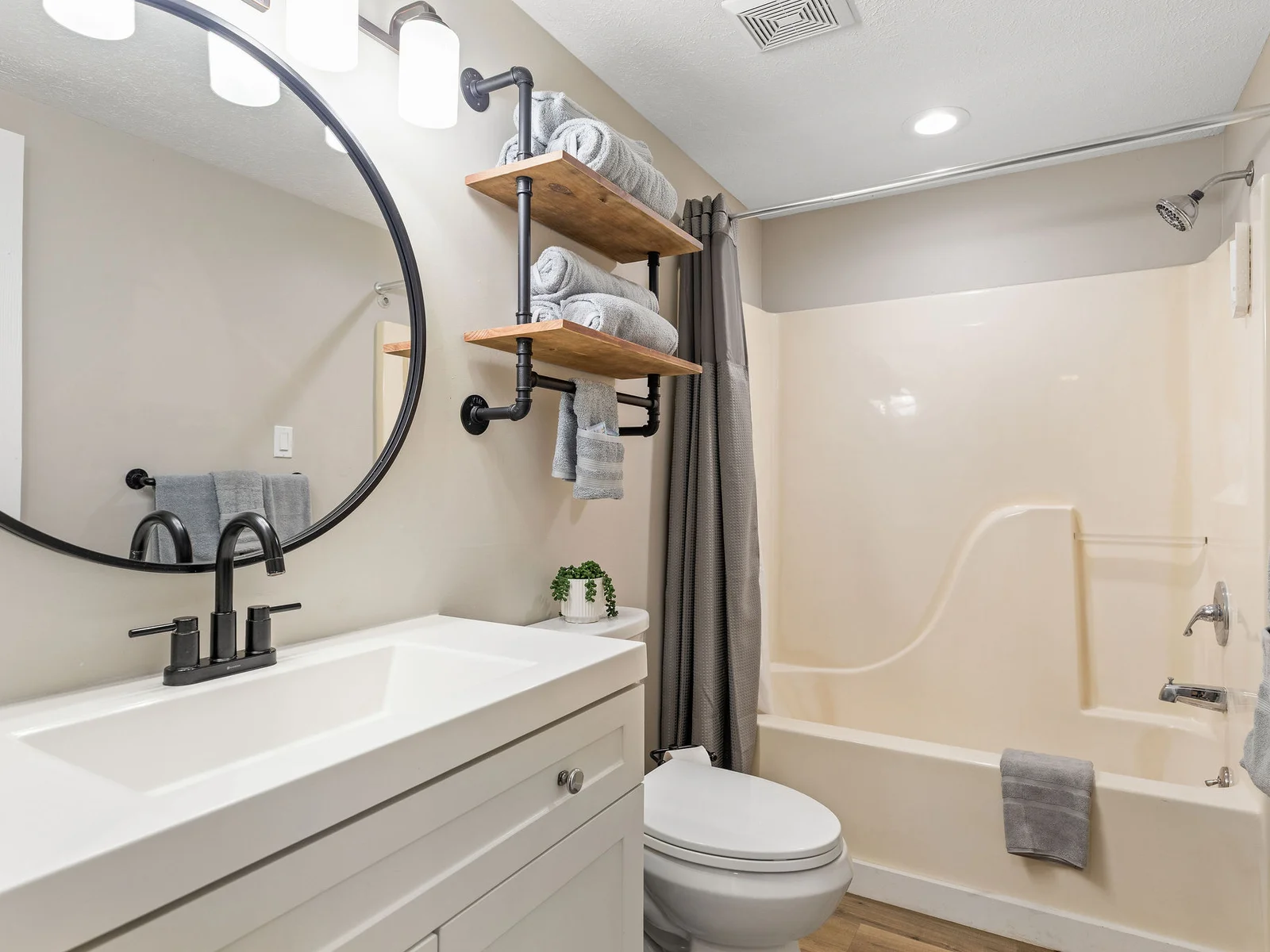 Upper level bathroom #3