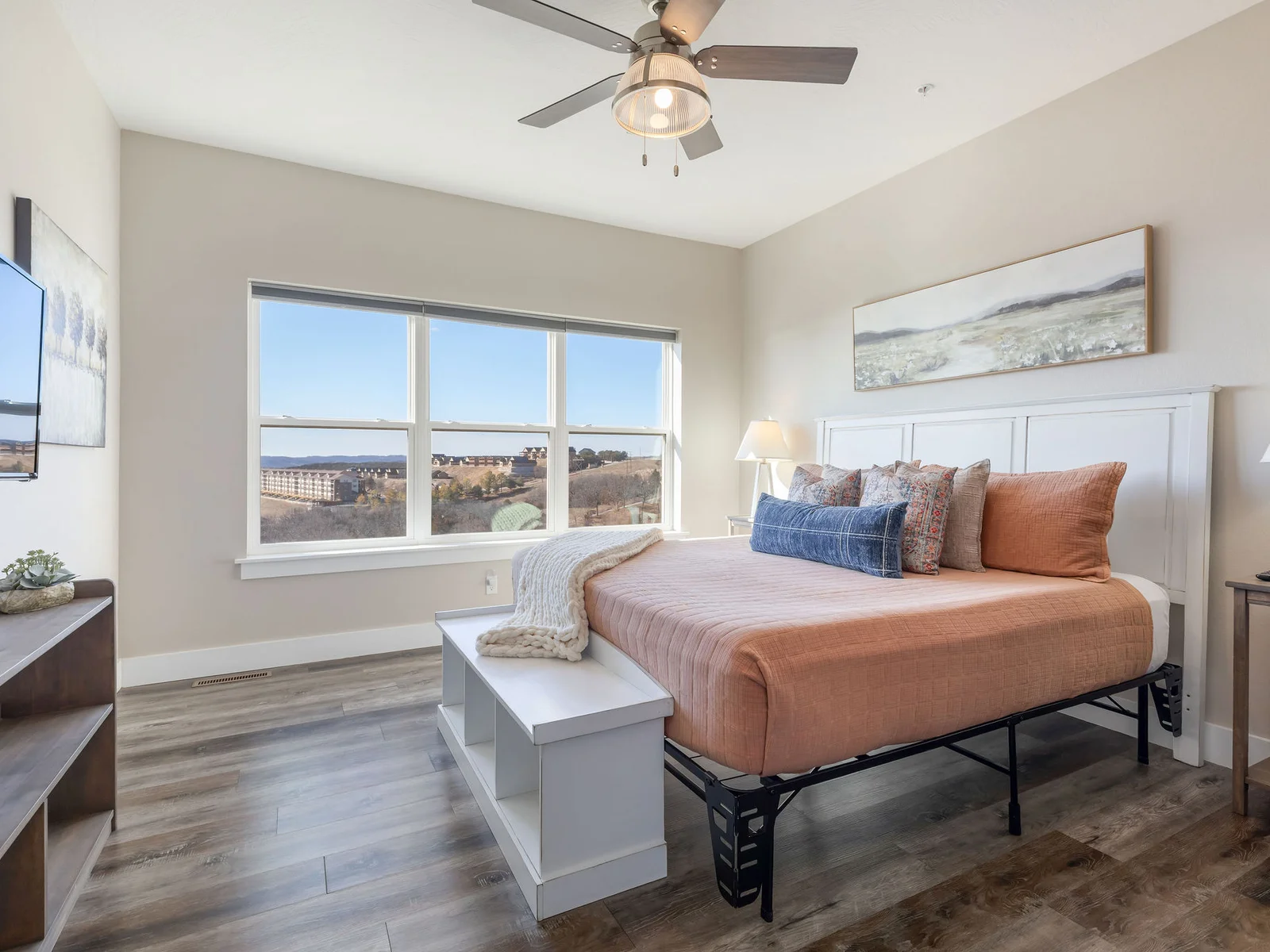 Main level King bedroom w/ ensuite