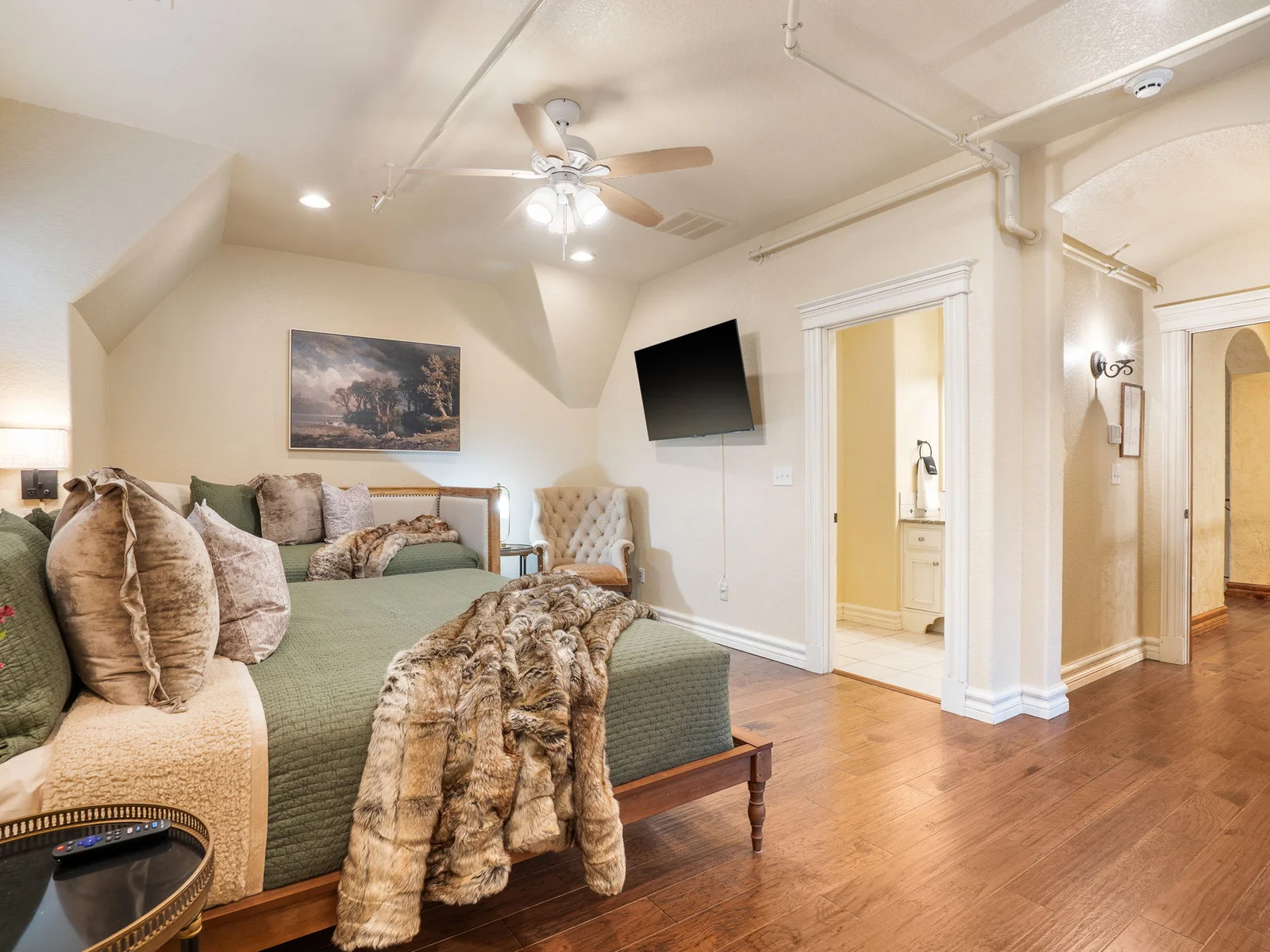 Upper level King bedroom #2 w/ daybed and attached bathroom