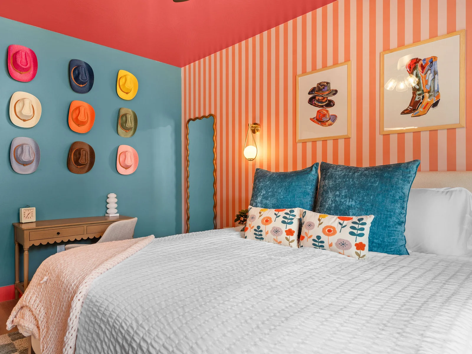 Kick off your boots and relax—your main-level King suite awaits! 🤠✨