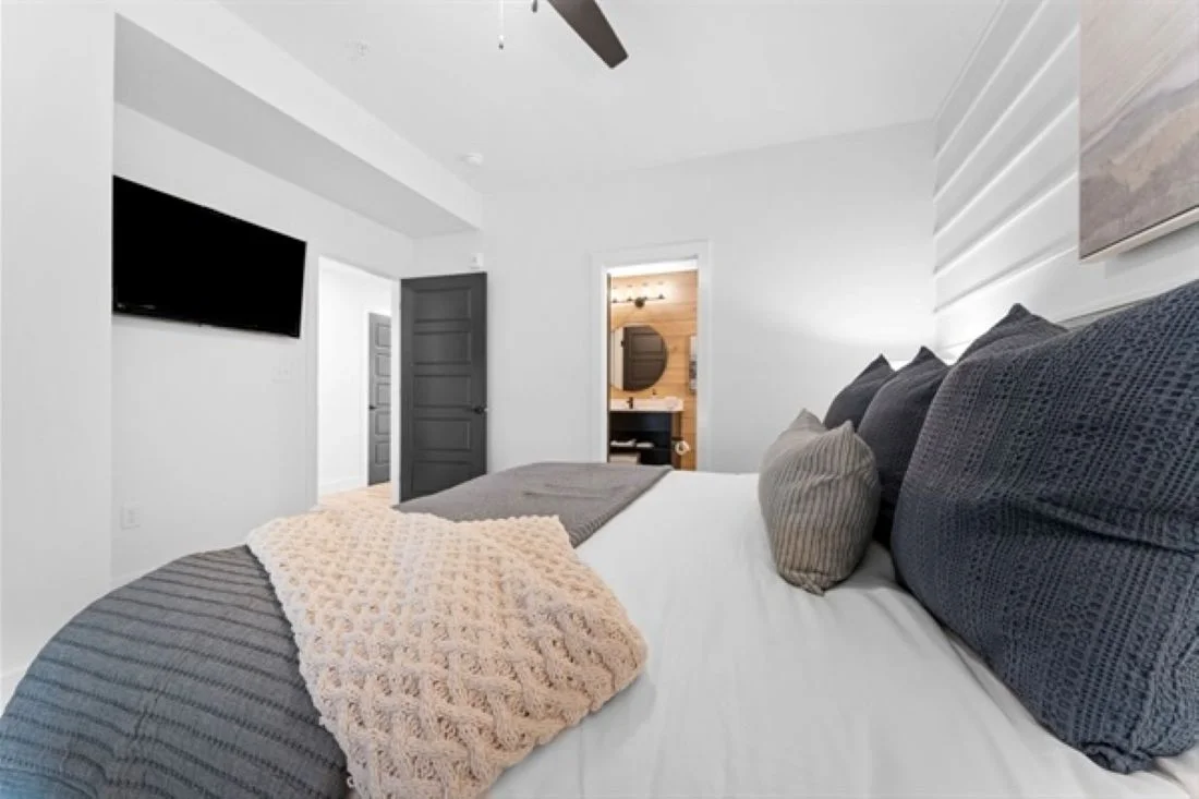 Large king bed with ensuite bathroom