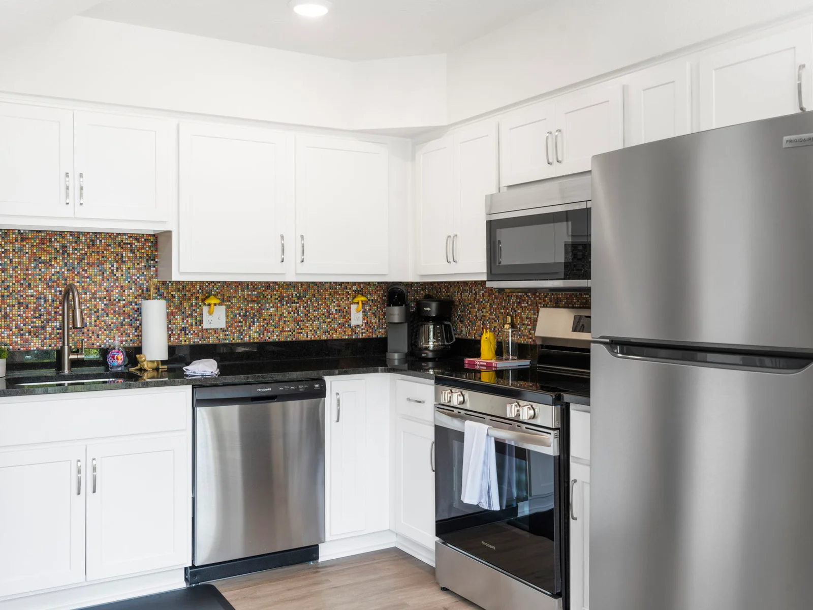 Fully stocked kitchen!