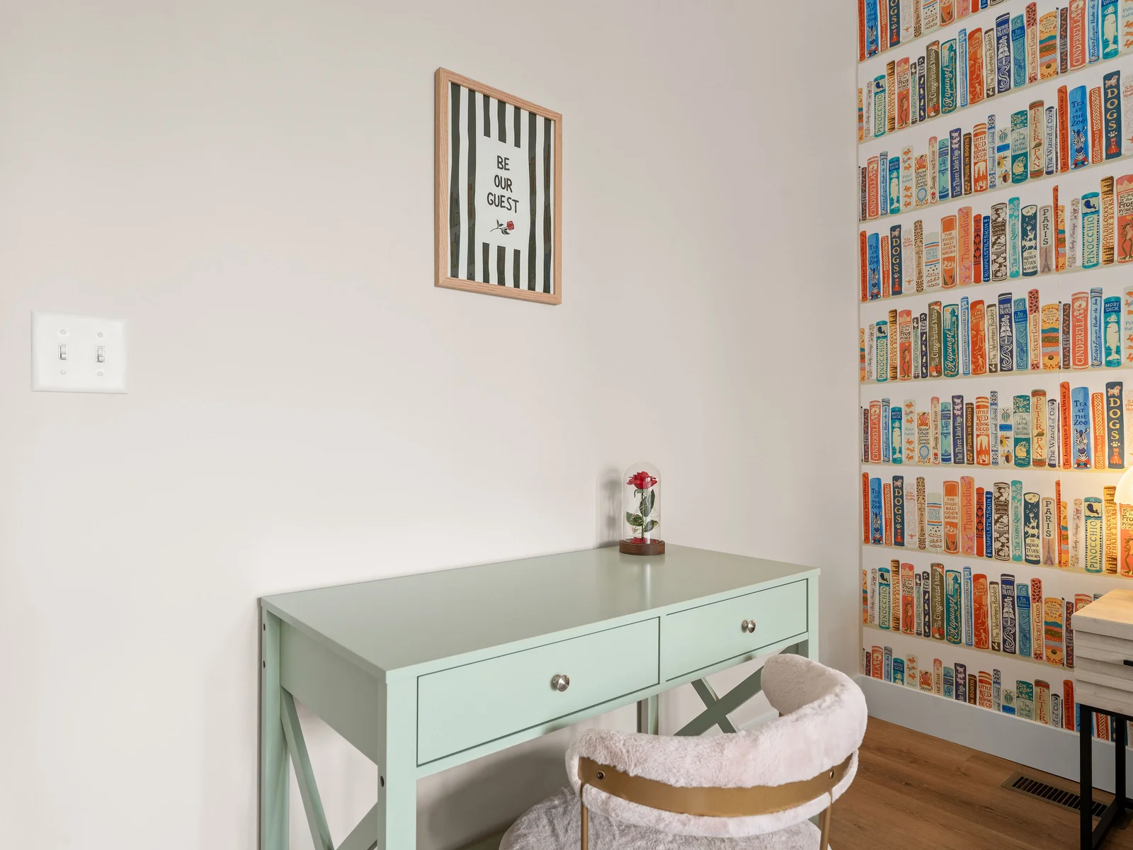 Stay productive with a dedicated workspace, perfect for remote work or catching up on emails. ✨