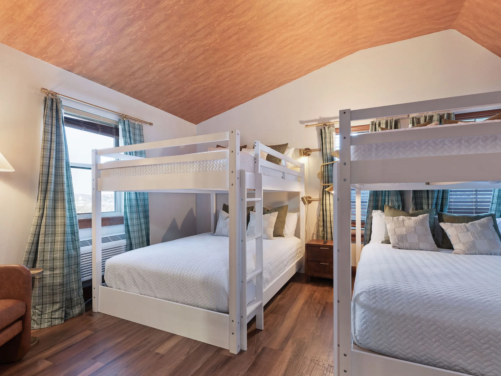 Upper level double bunks and ensuite bath!