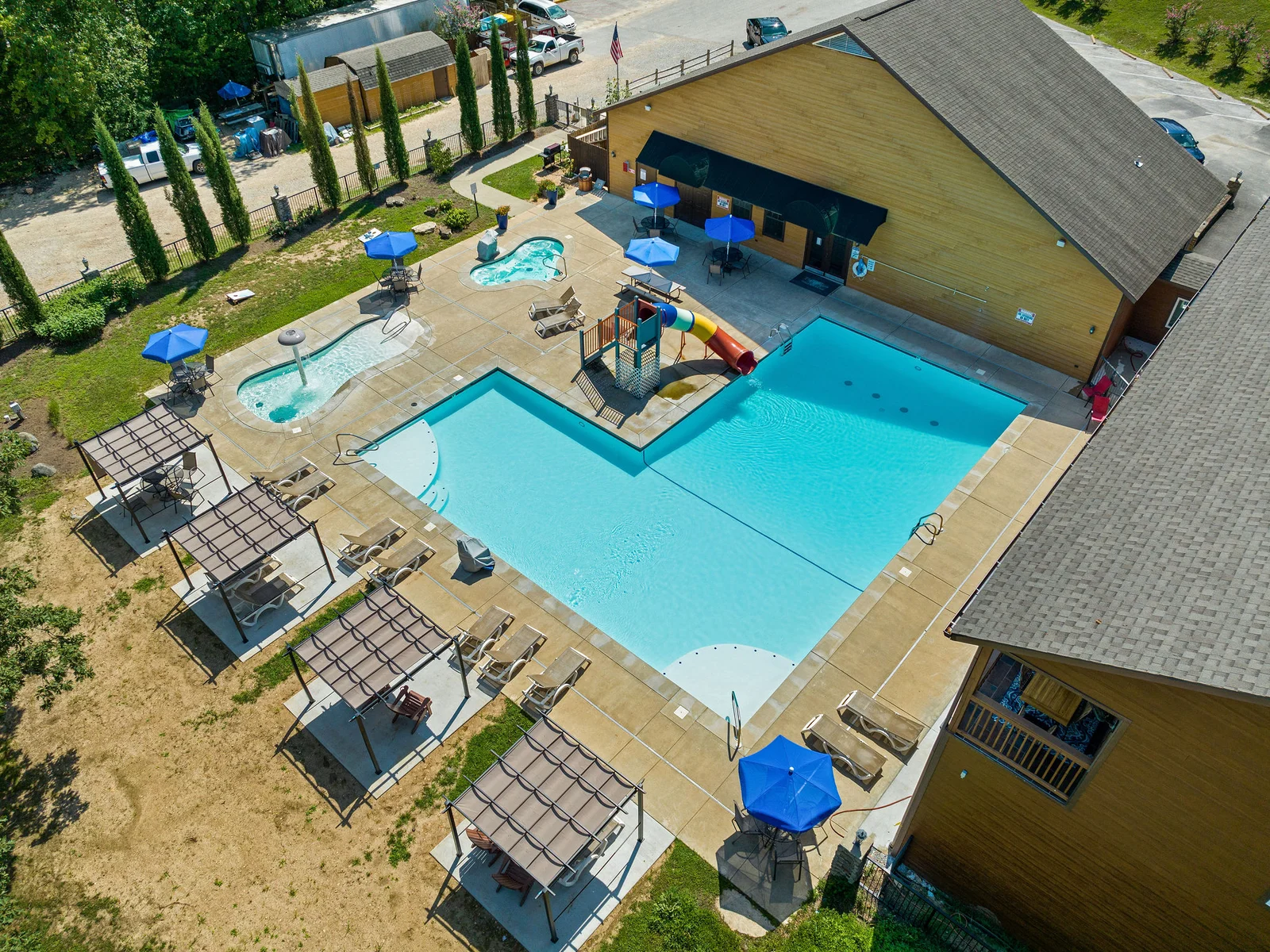 The perfect place to relax, play, and enjoy warm vacation days outdoors. ✨