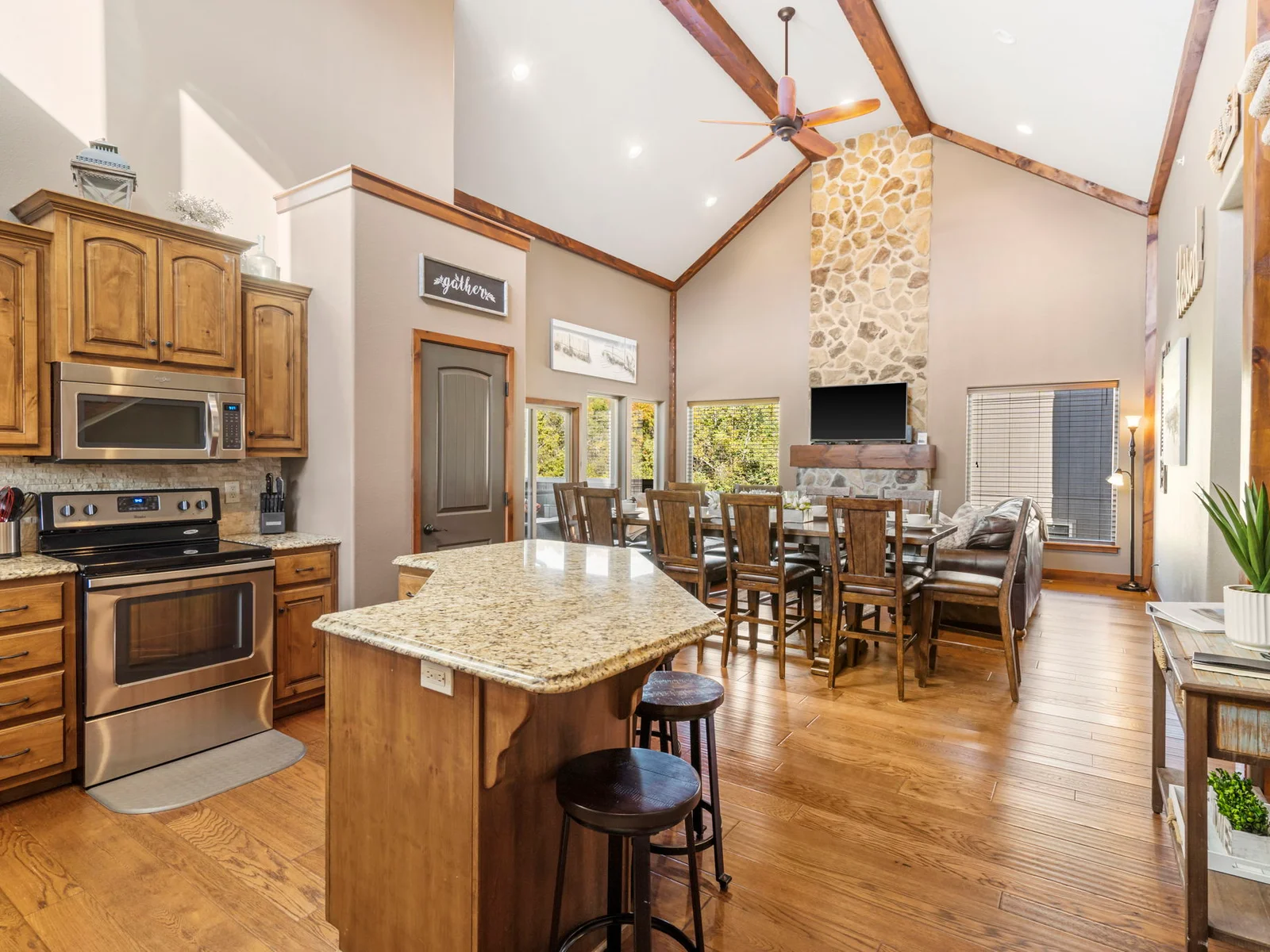 Fully stocked kitchen for your use!