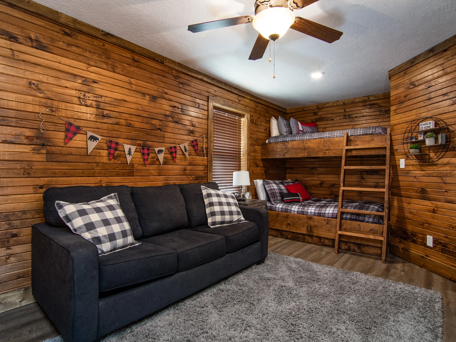 Full size lower bunk, with twin above. There is also a sleeper sofa in the room