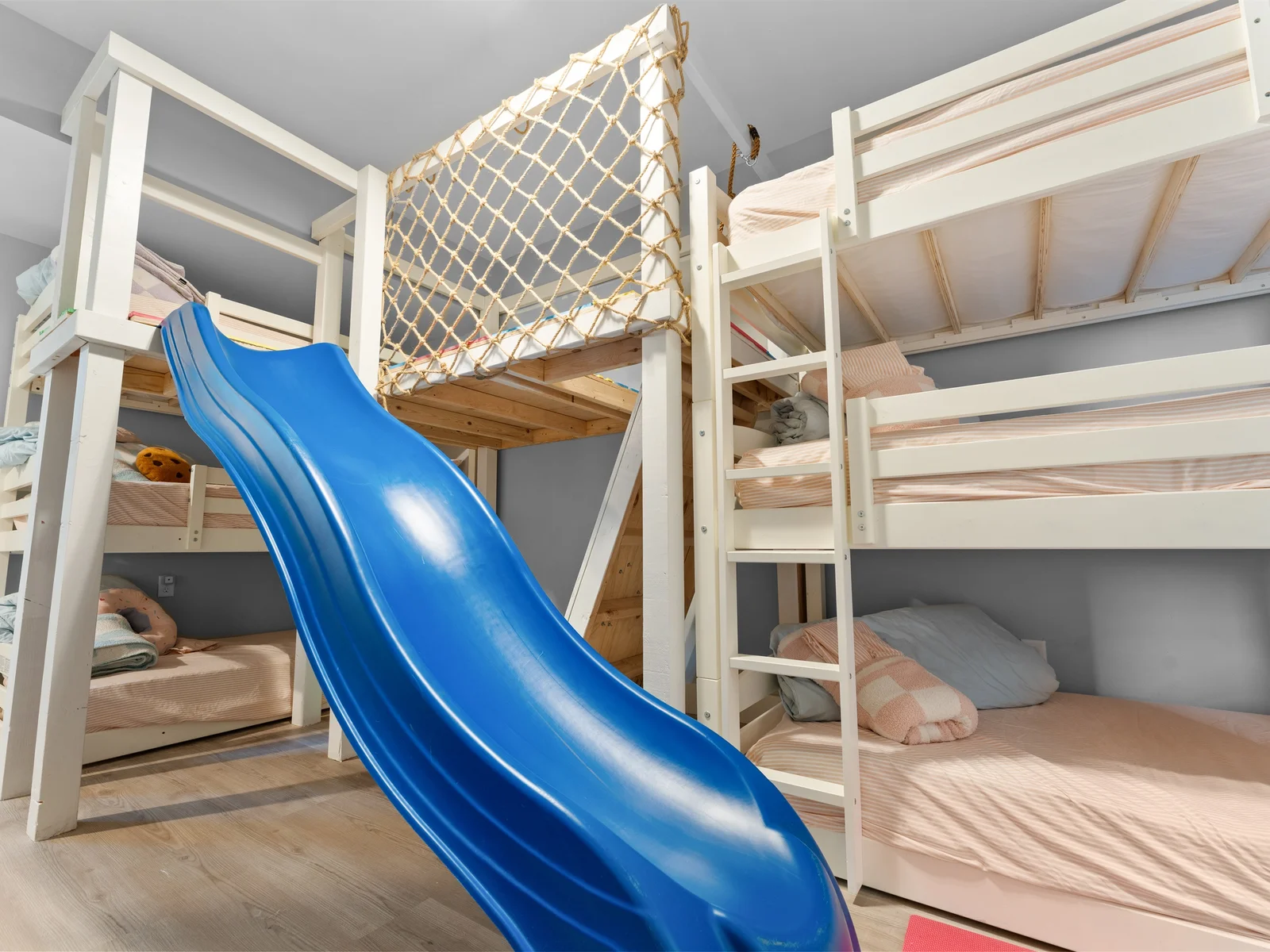 Sleeps 6 children and play all day/night!
