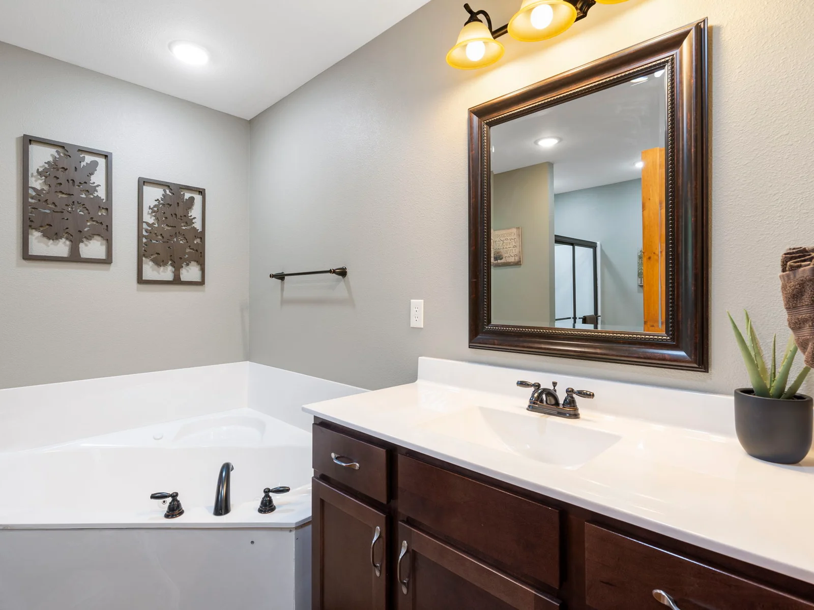 King bed #2 enuite bathroom