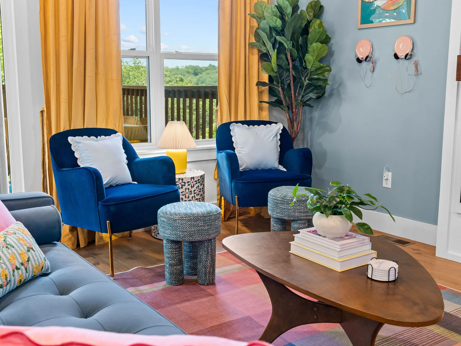 Cozy vibes, colorful views, and zero urge to leave the couch. 💖🛋️
