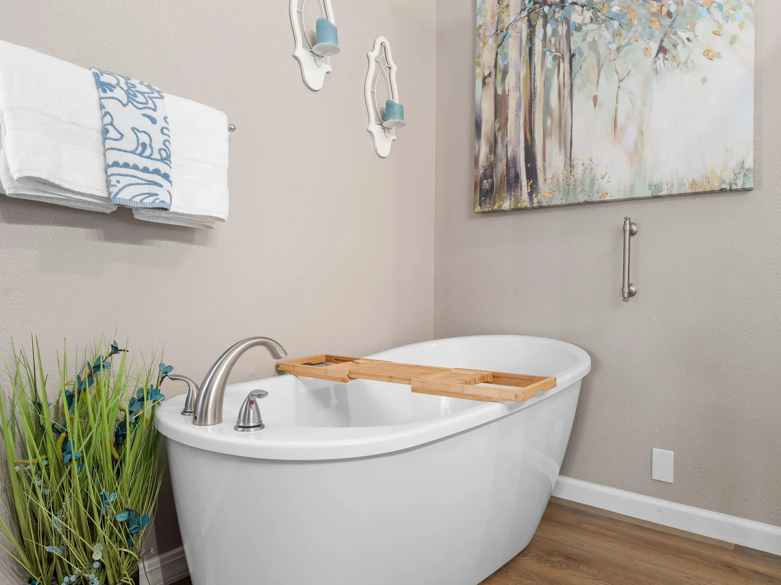 Enjoy a relaxing bath in the soaker tub
