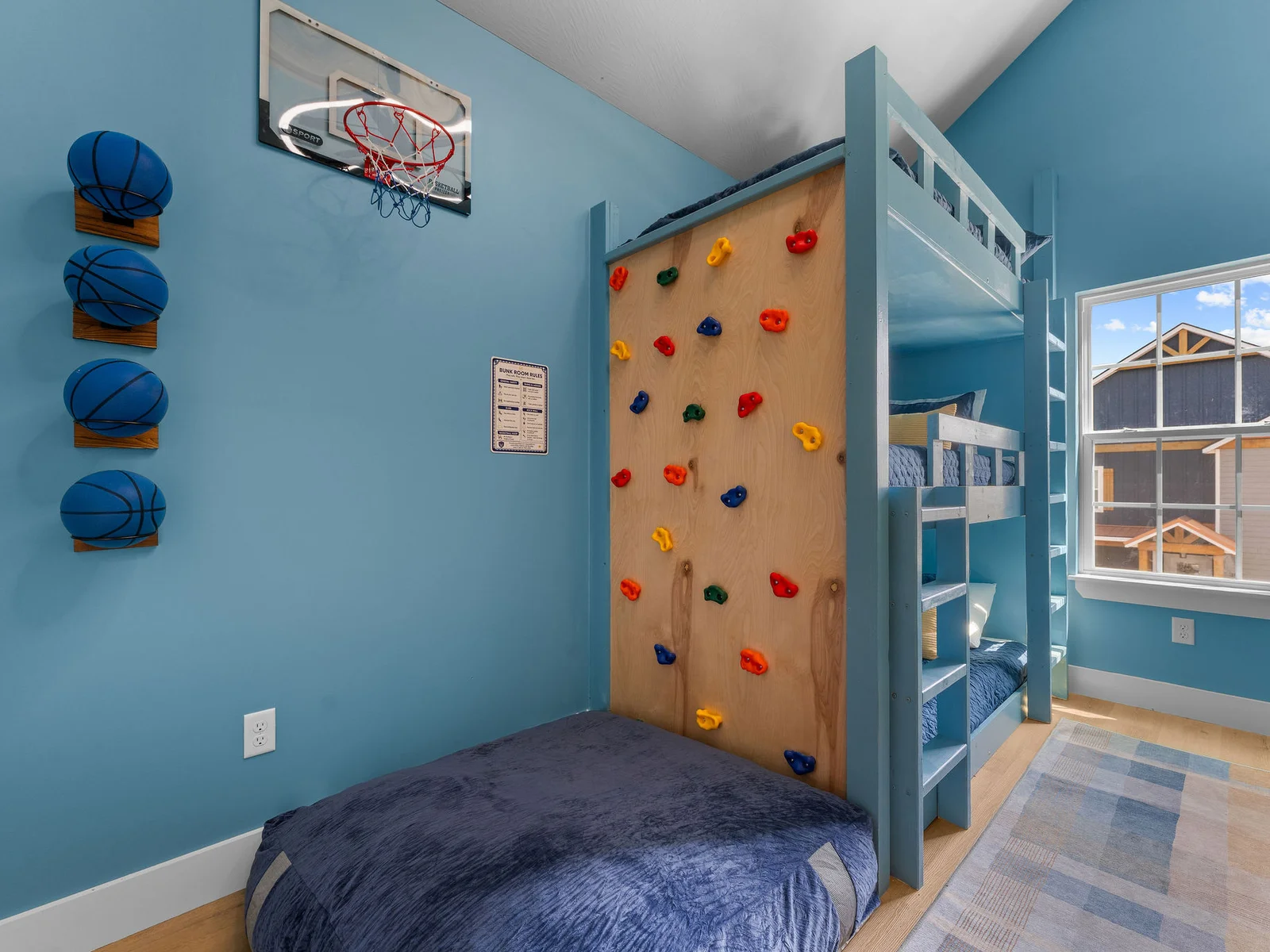 Climb, shoot, and sleep—the ultimate dream bedroom for kids! 🧗‍♂️🏀💤