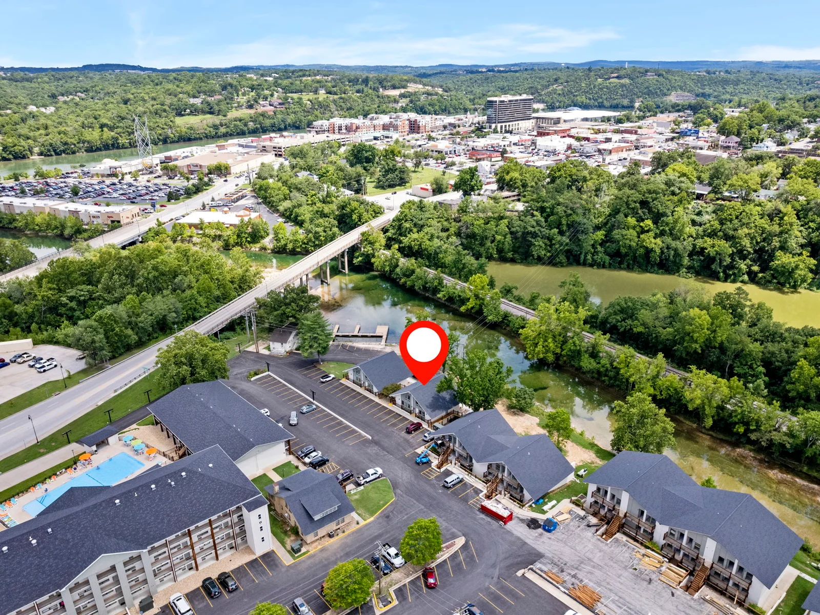 The property is right on a finger of Taneycomo