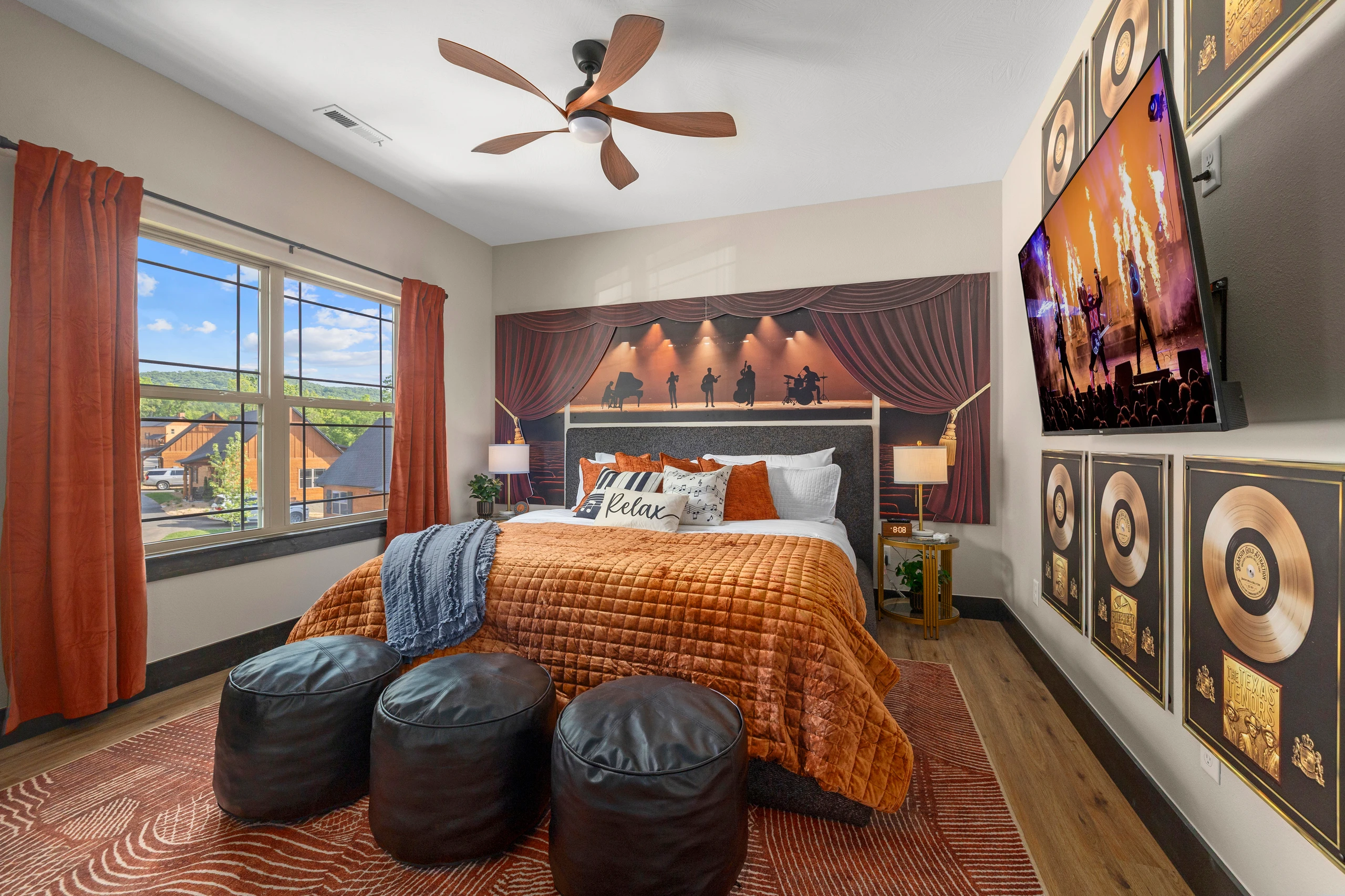 Wake up in the Branson Music Scene Room to a stage-lit mural and gold records.
