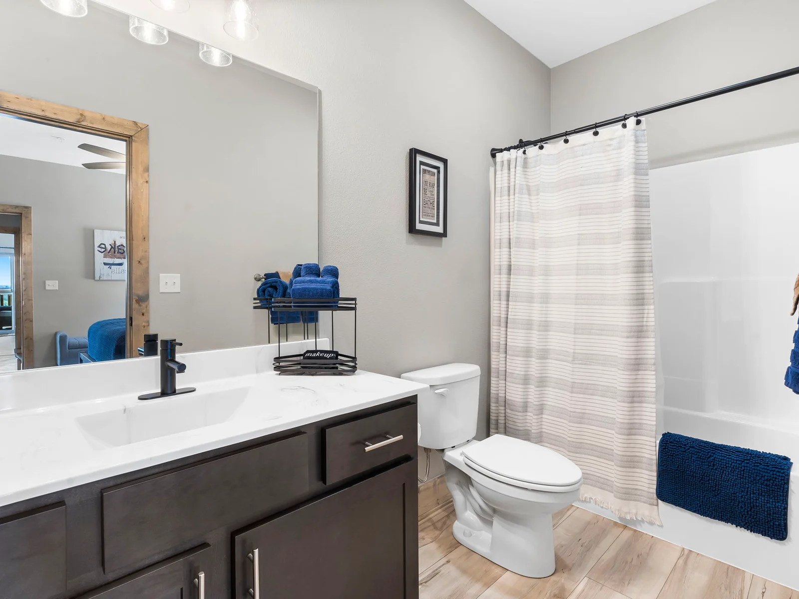 Queen bedroom #1 bathroom with shower/tub combo