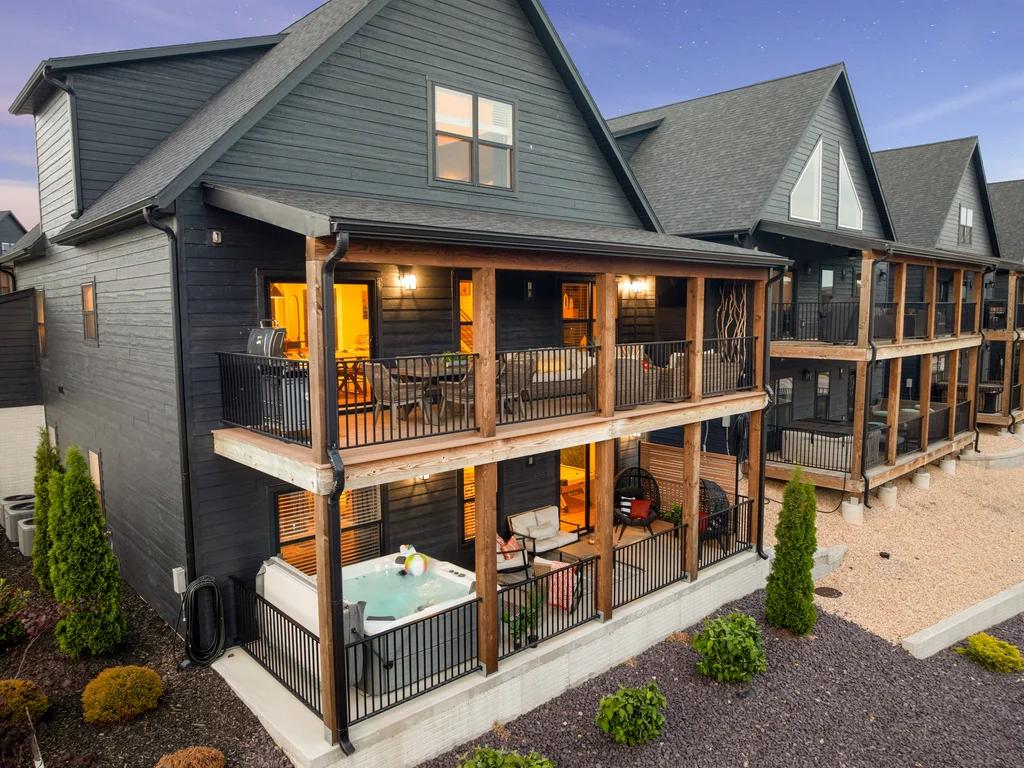 Solid Rock Lodge in Hollister, MO