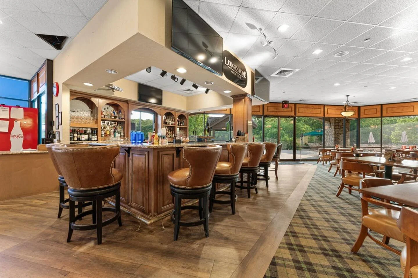 Enjoy a drink and a meal at the Ledgestone Grille - at the clubhouse and next to the pro shop.