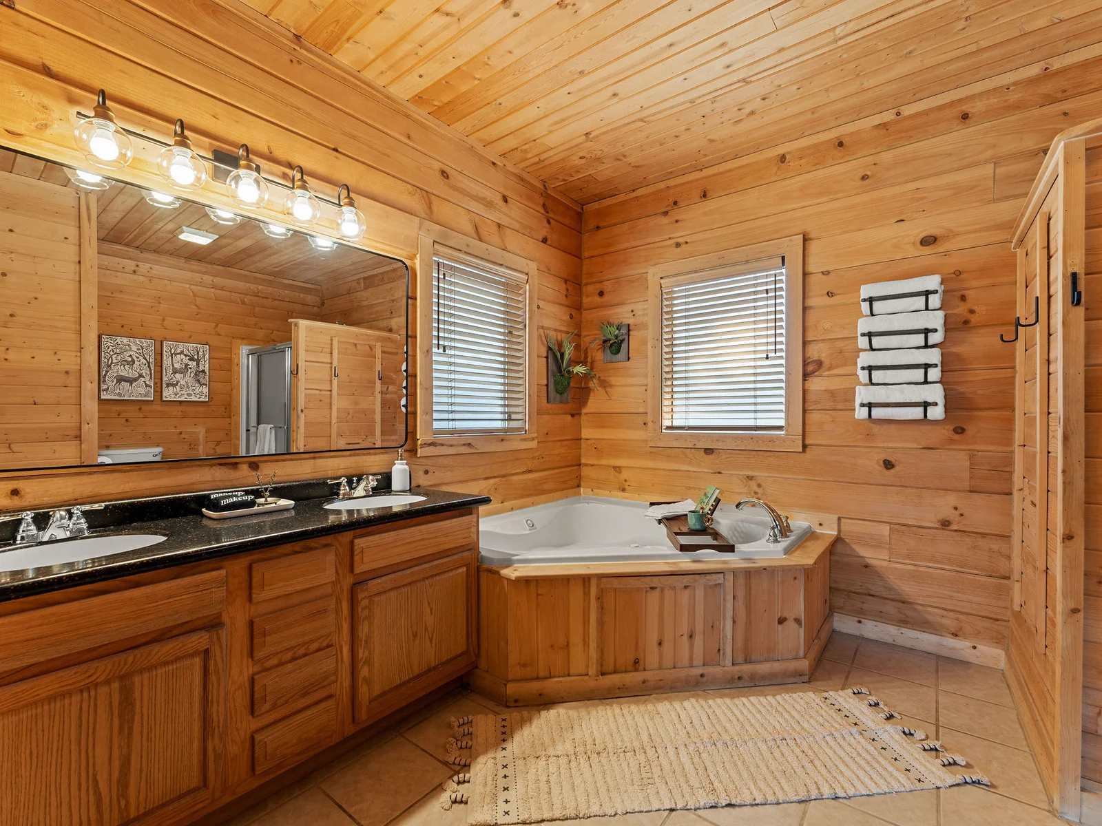 Large master bathroom to get ready for the day