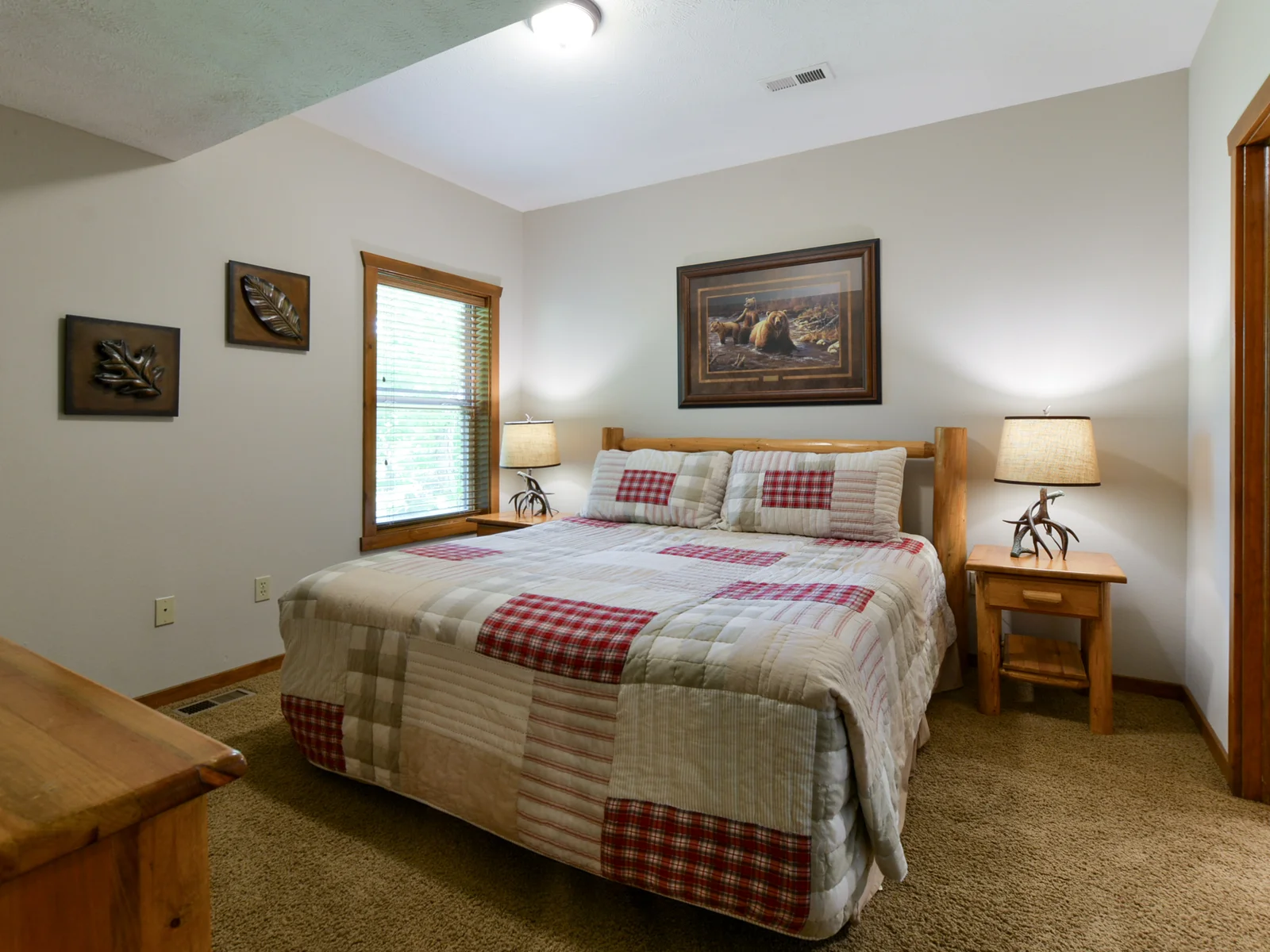 www.VanessasVacationHomes.com