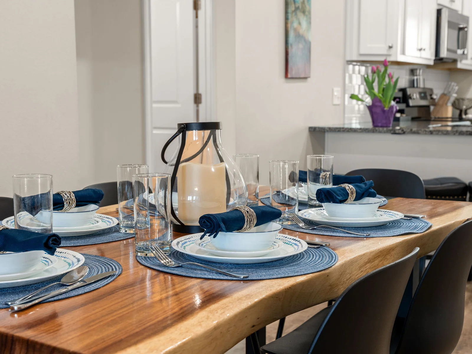 Seat 8 around the dining table and 4 at the bar for a family meal. Dinner conversations and the memories that last a lifetime start right here.
