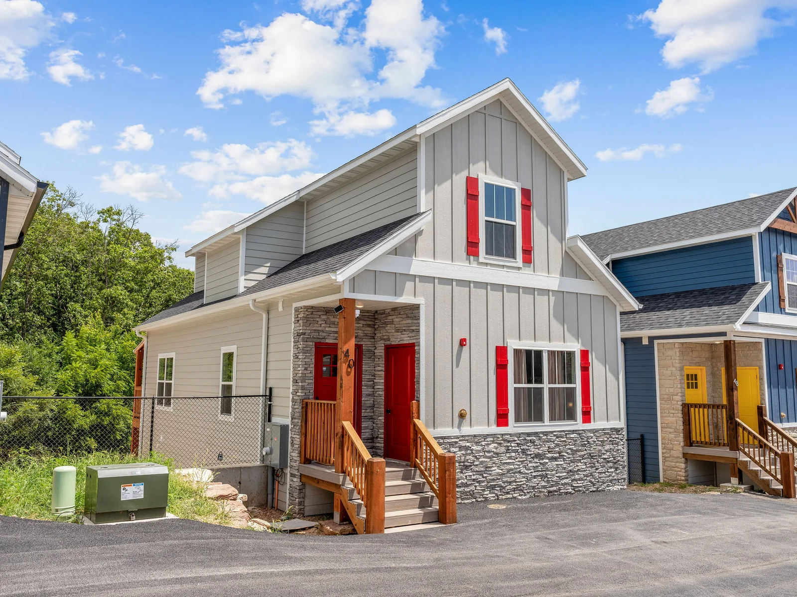 Your magical Ozark escape awaits, with a stunning exterior that sets the stage for an unforgettable stay. ✨