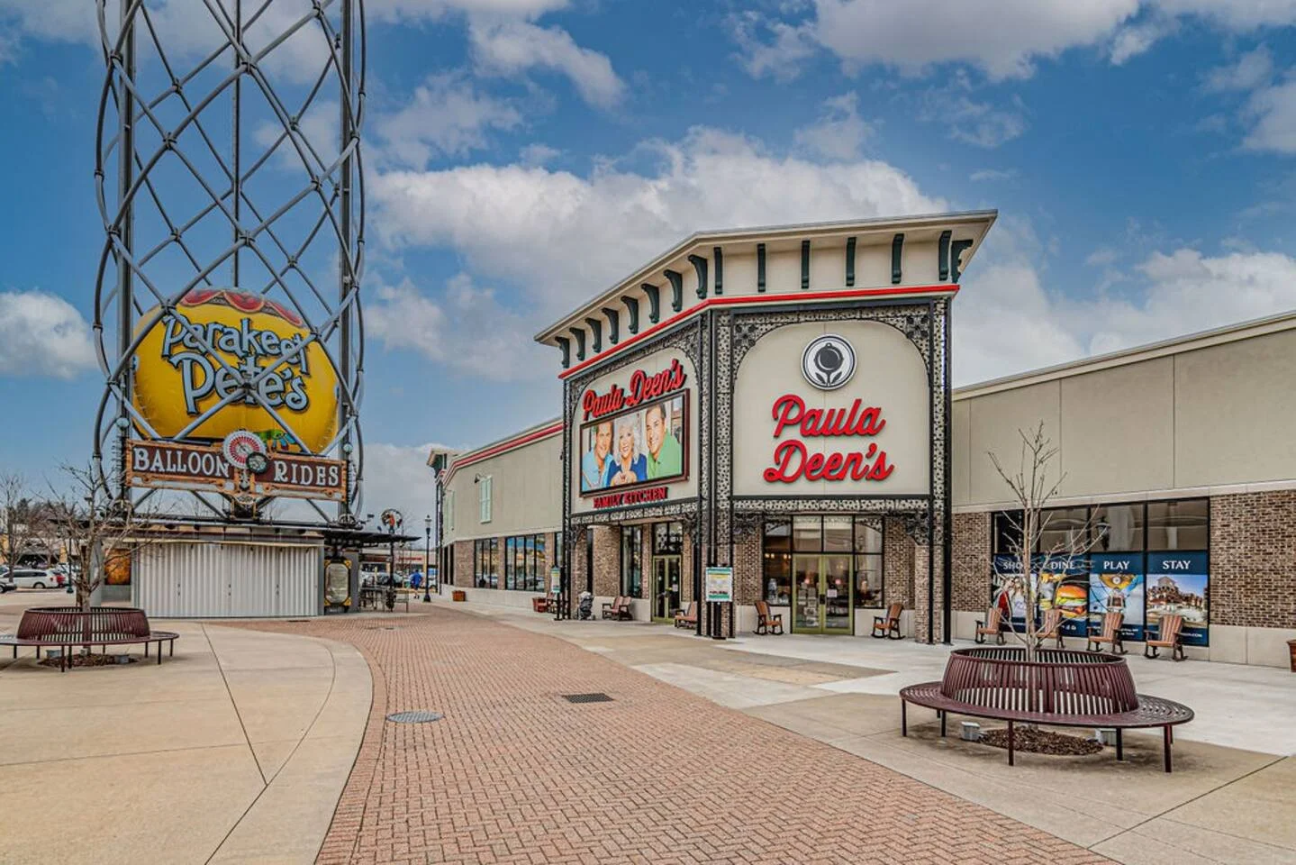The Branson Strip is a great to find a place to eat and shop, or just mosey down the pedestrian road.