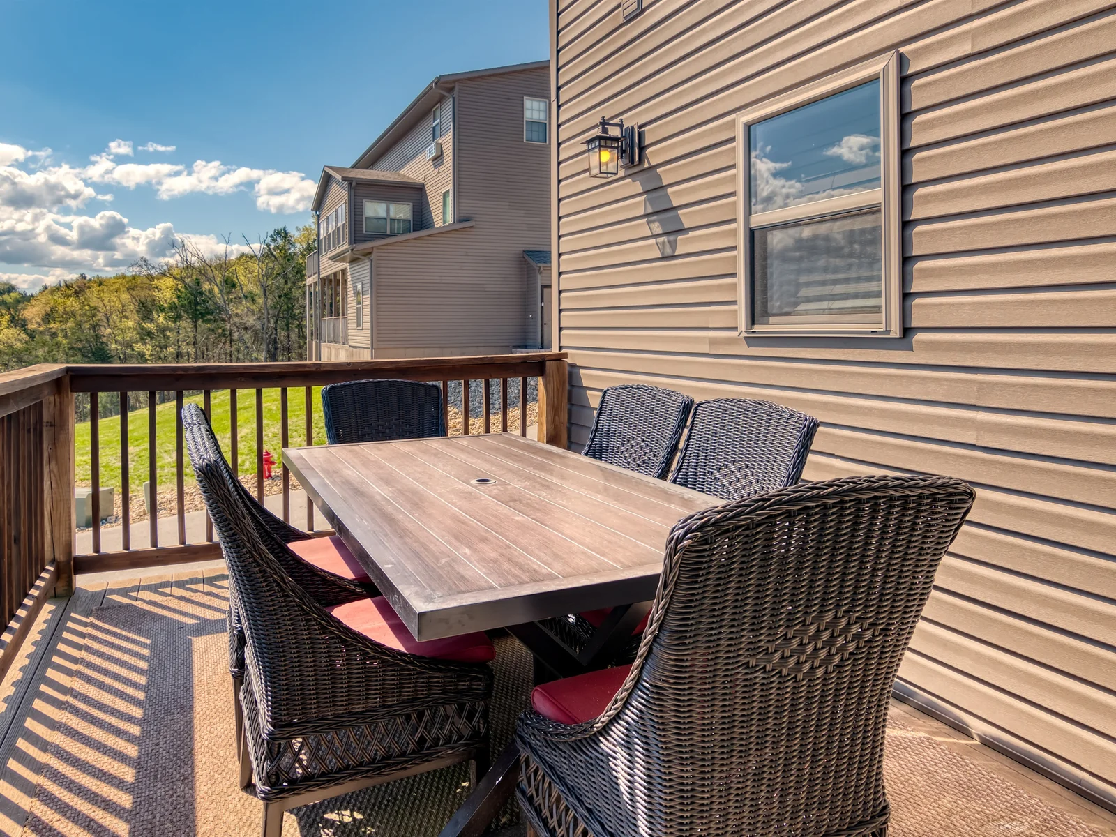 Outdoor dining options
