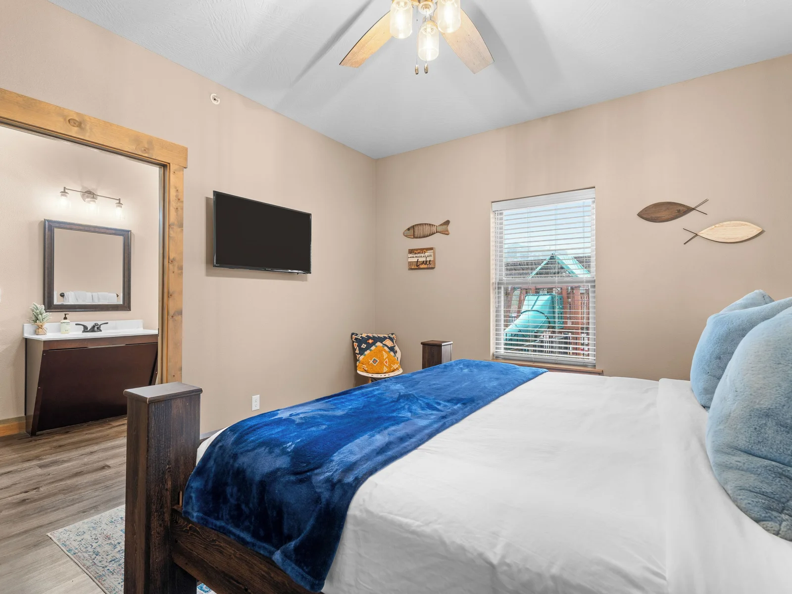 King size bedroom with en suite accessible bath.