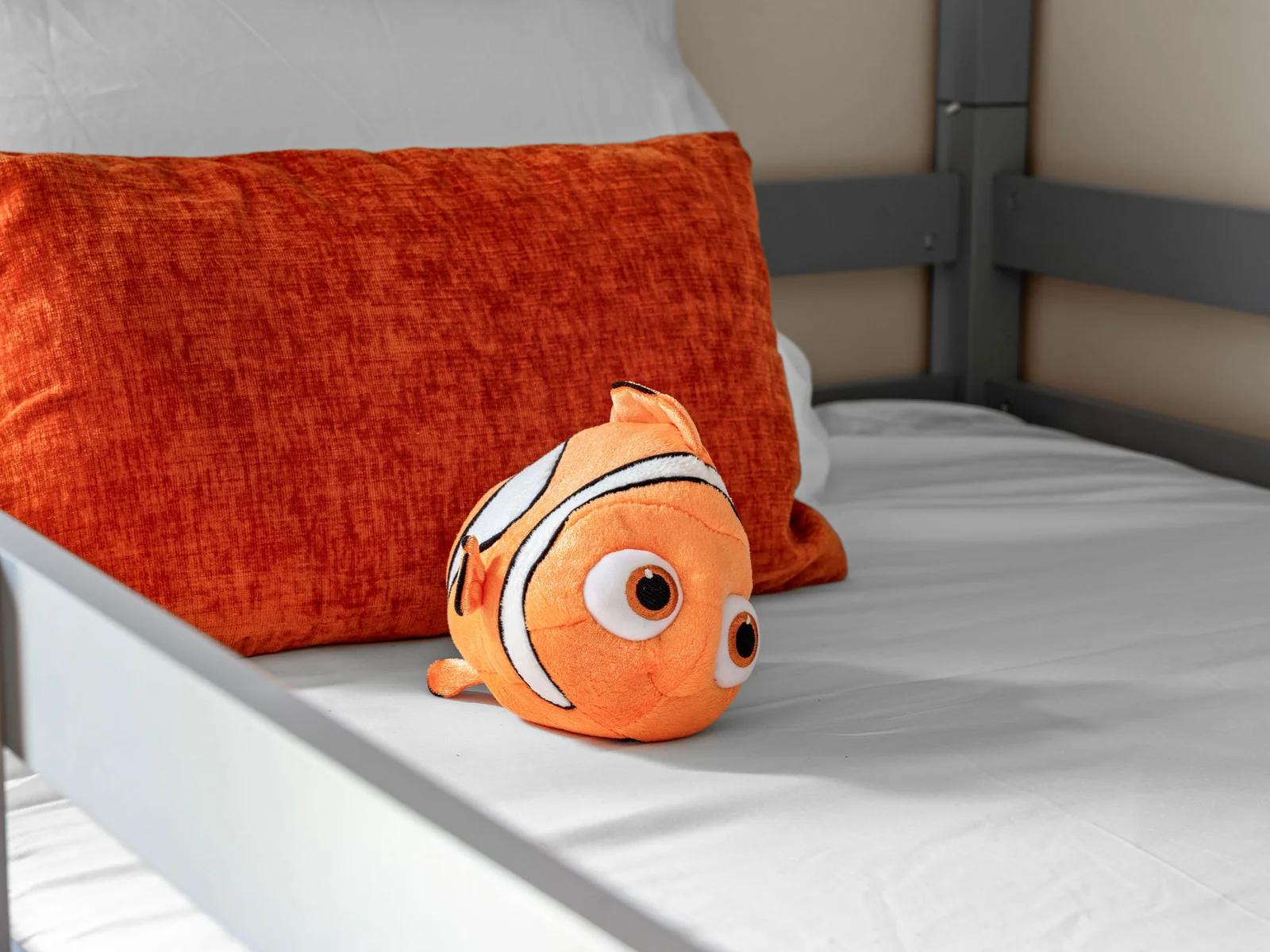 Say hello to Nemo, your cuddly vacation companion! 🐠