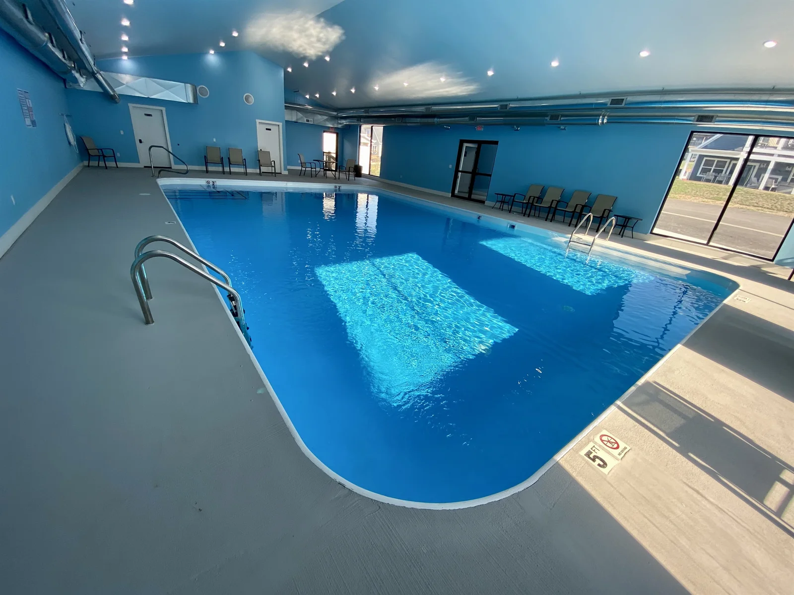 3-5 ft pool with bathroom facilities