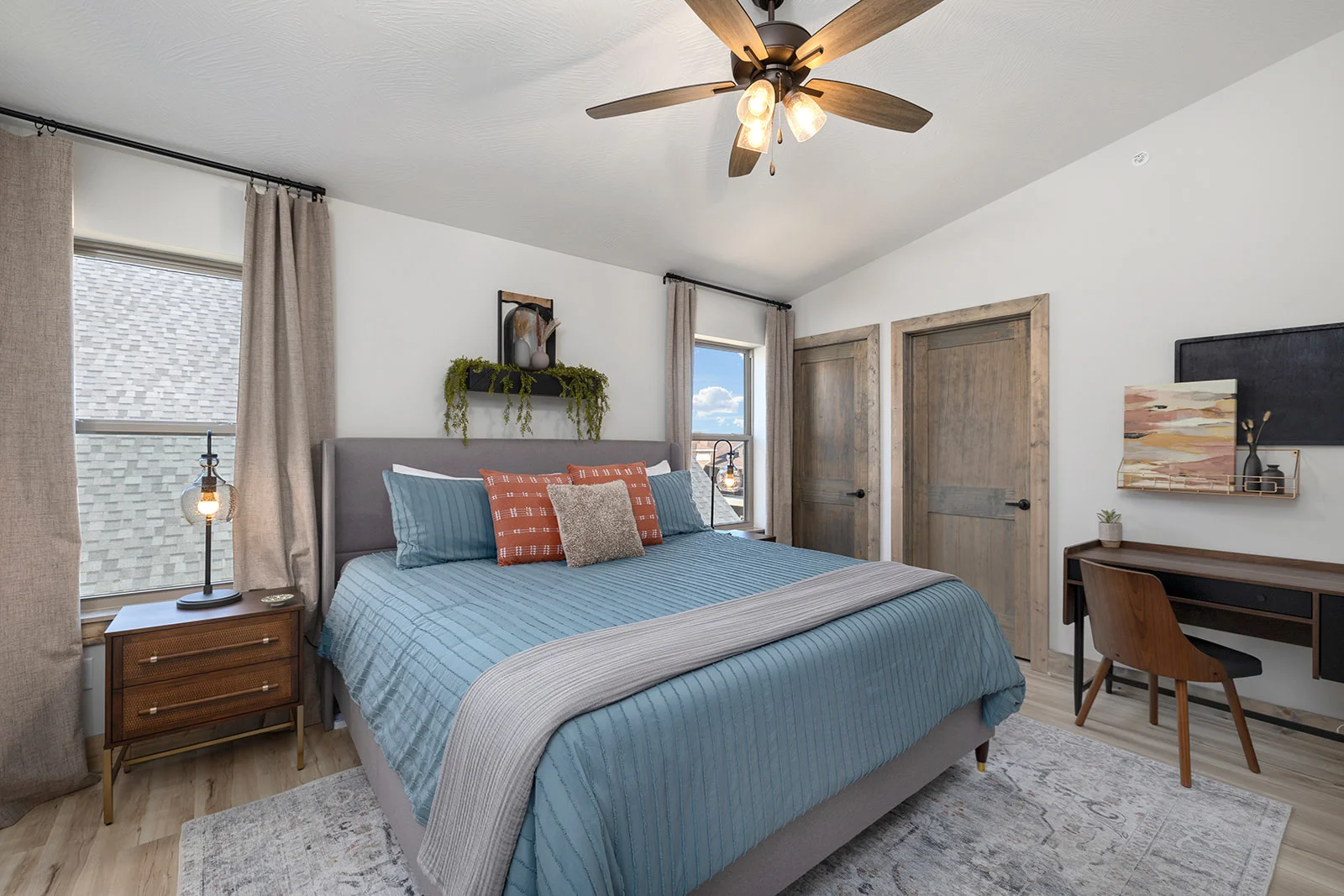 Upper level king #4 w/ ensuite bath and work desk!