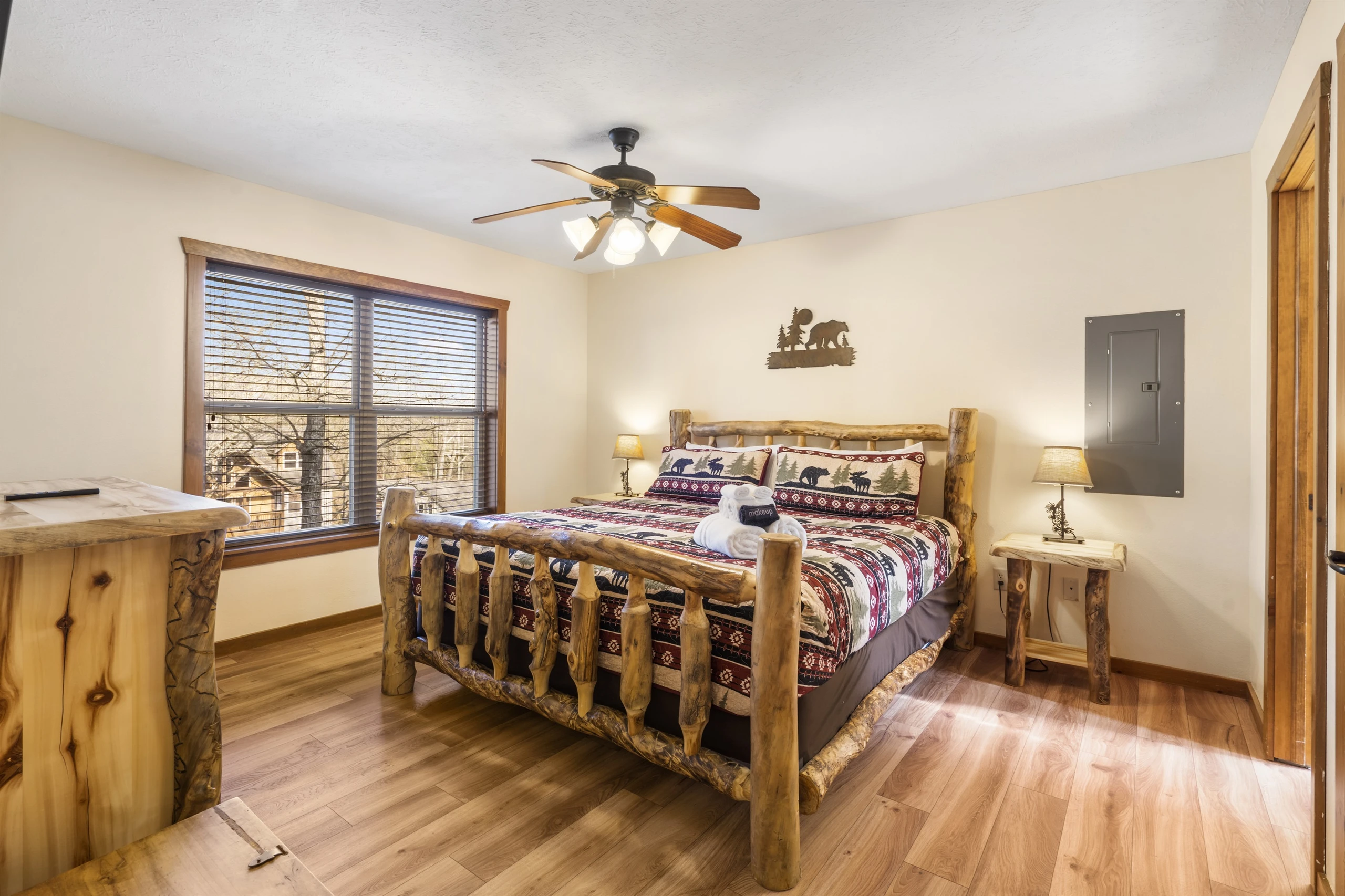 Bredroom 1 King Bed