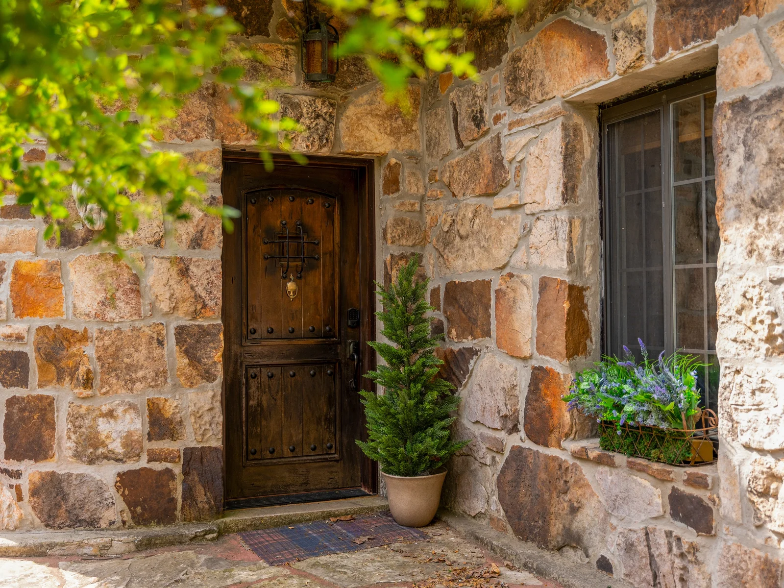 The charm hits before you ever even walk in the front door.
