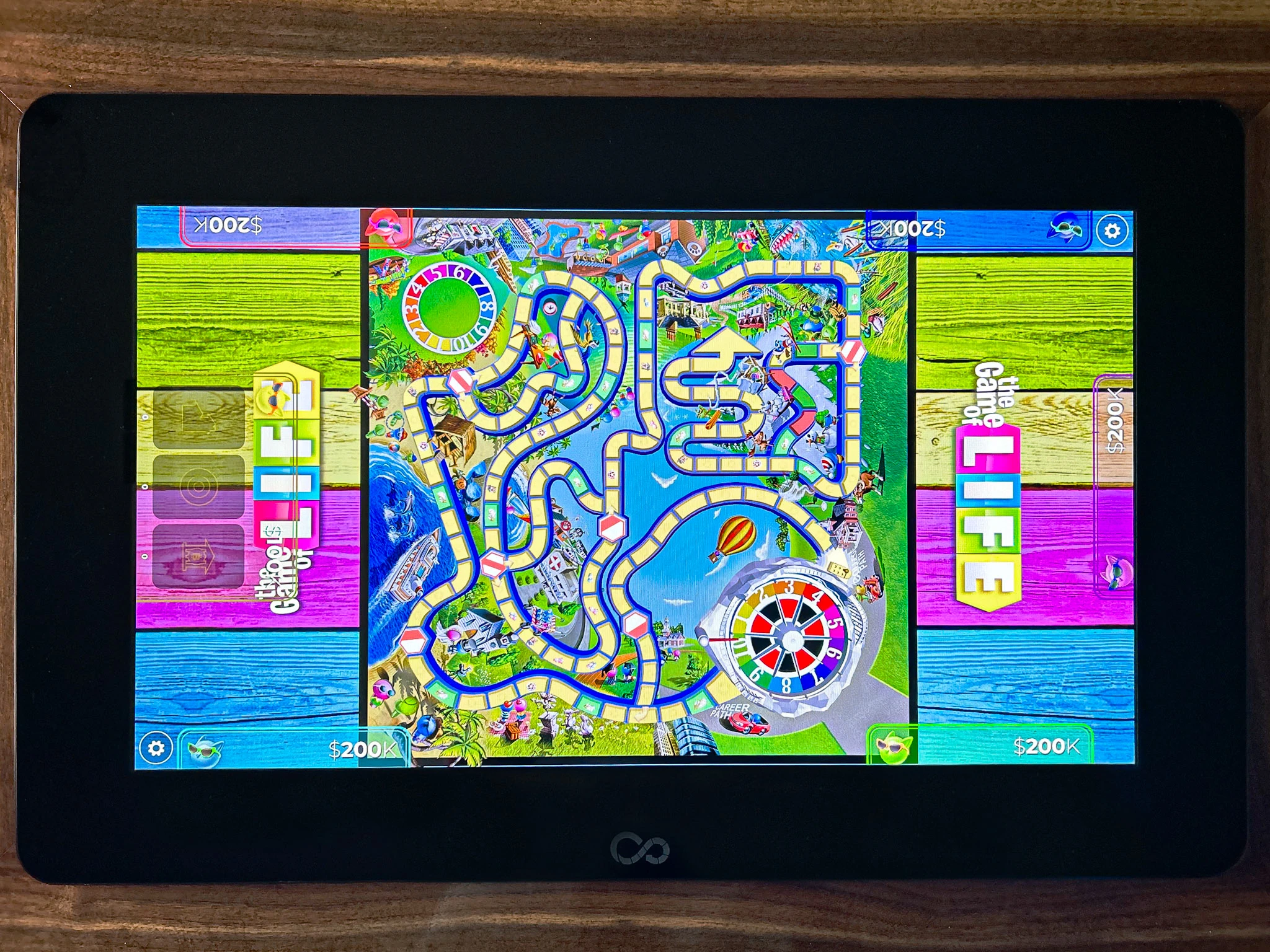 Have a blast trying out 100s of digitized board games!