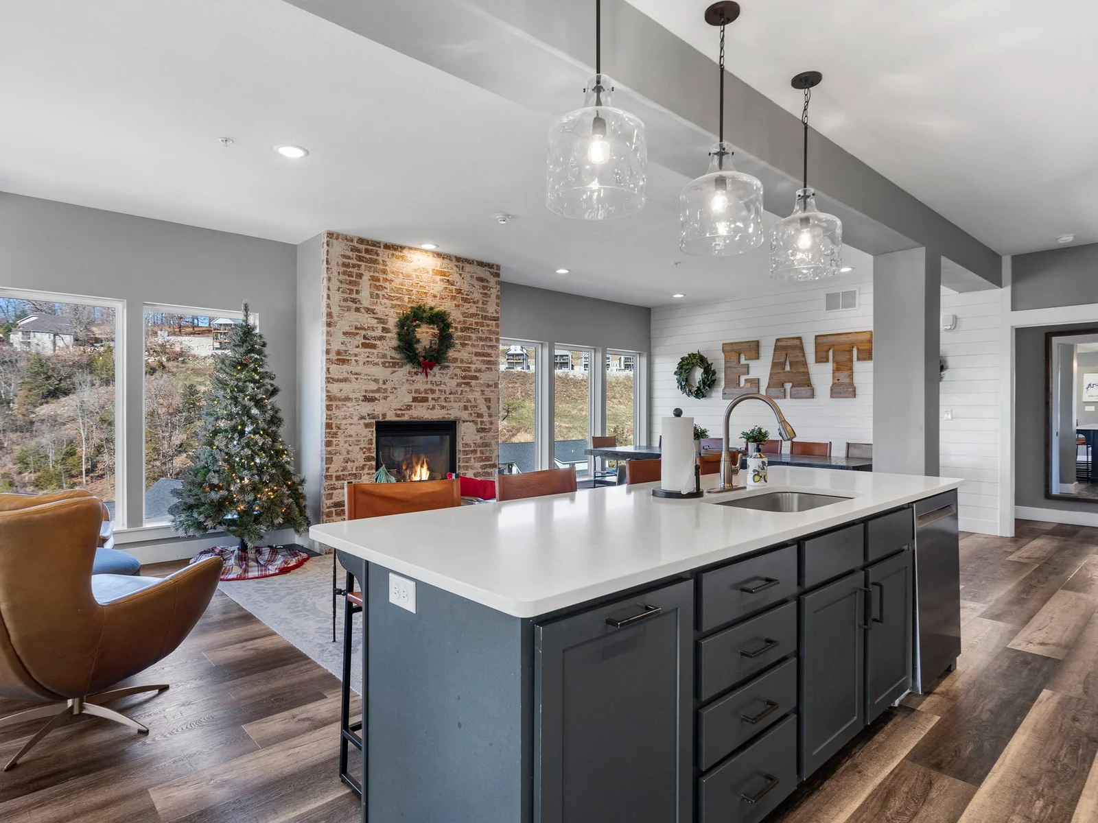 Plenty of space for the family in the living room!