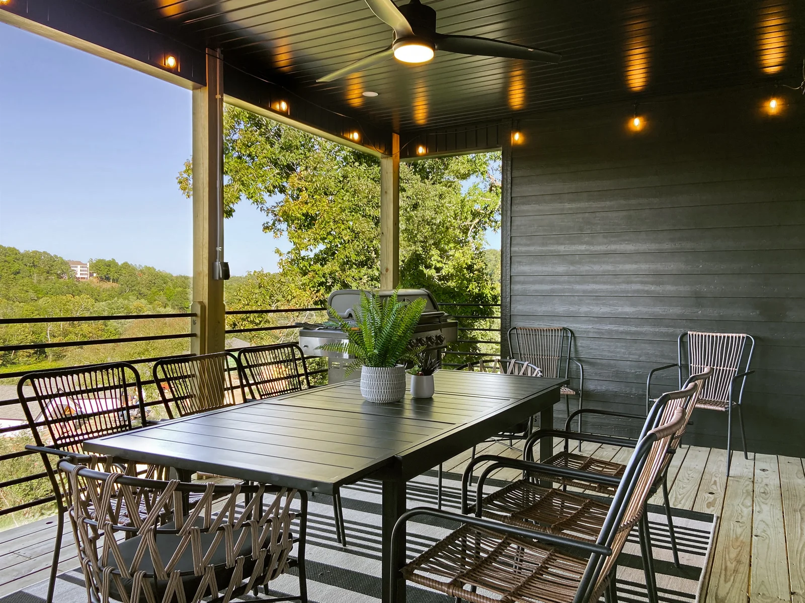 Upper level outdoor dining seating