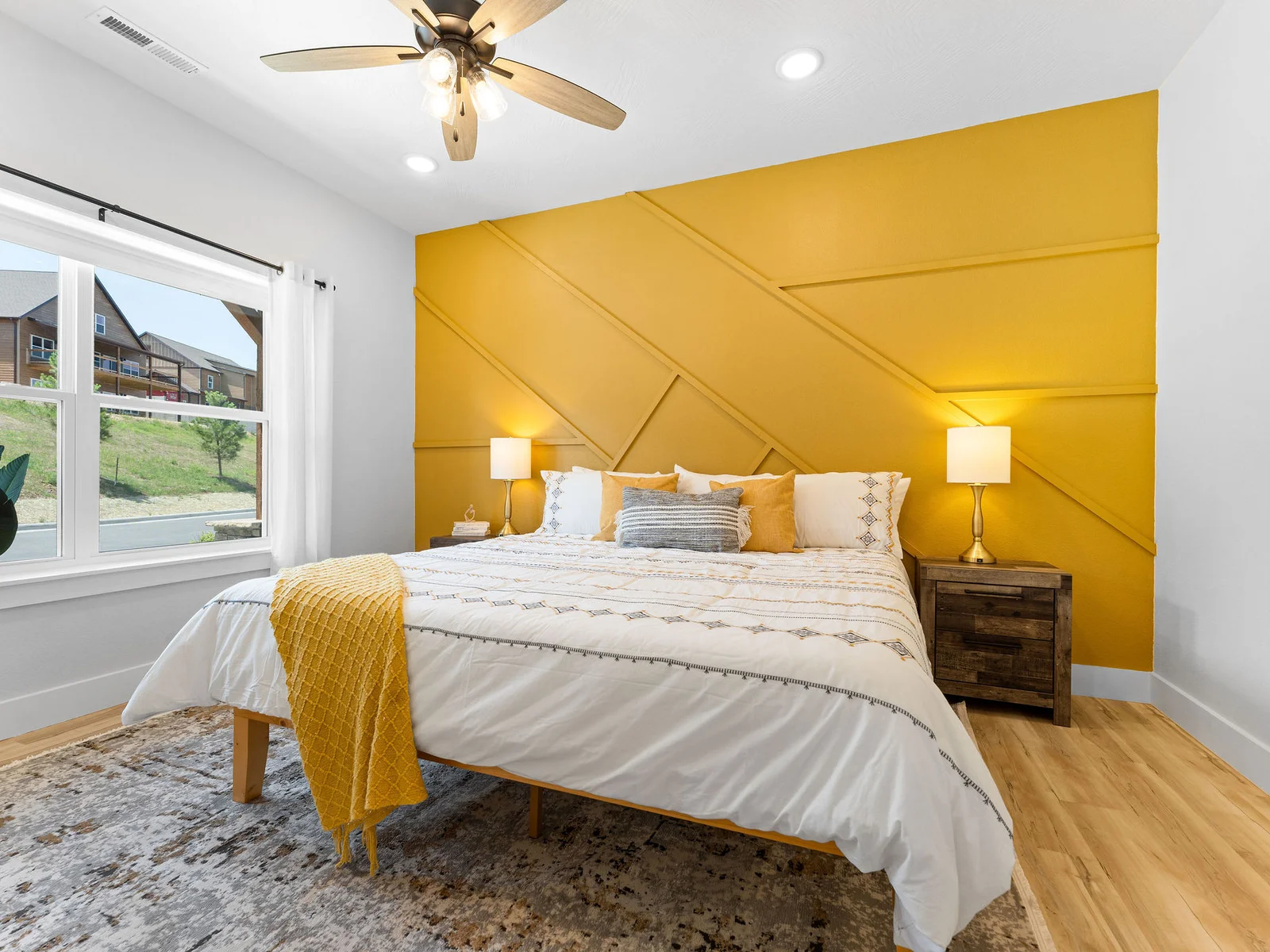 Main level king bedroom w/ ensuite bath