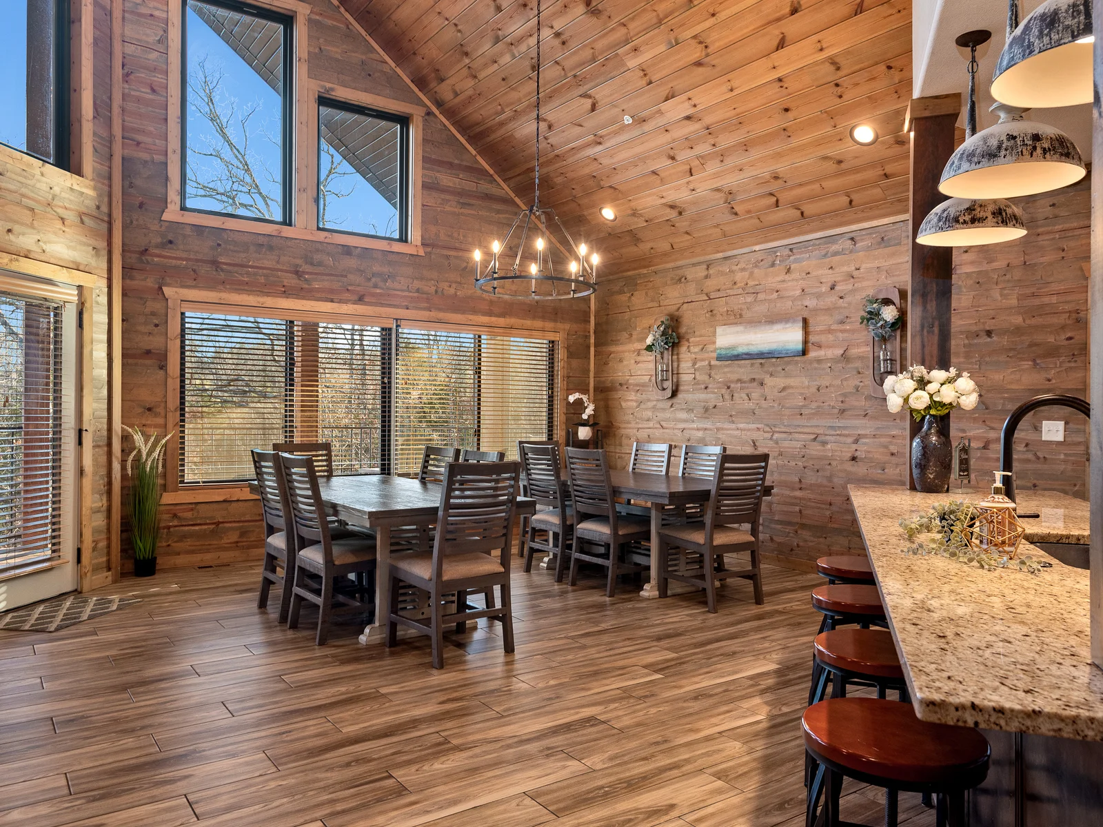 Dinning seating for the whole group