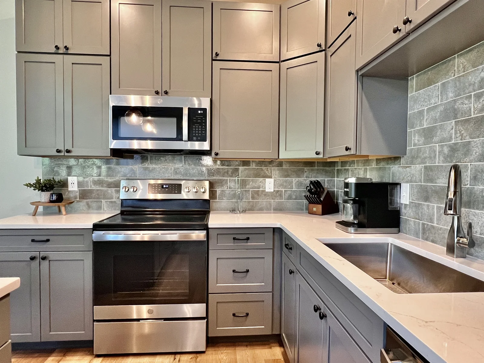 Beautiful open kitchen will all your baking and cooking needs!