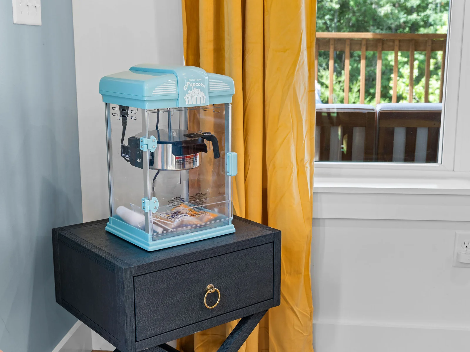 Movie night just got a major upgrade—fresh, hot popcorn included! 🍿🎥