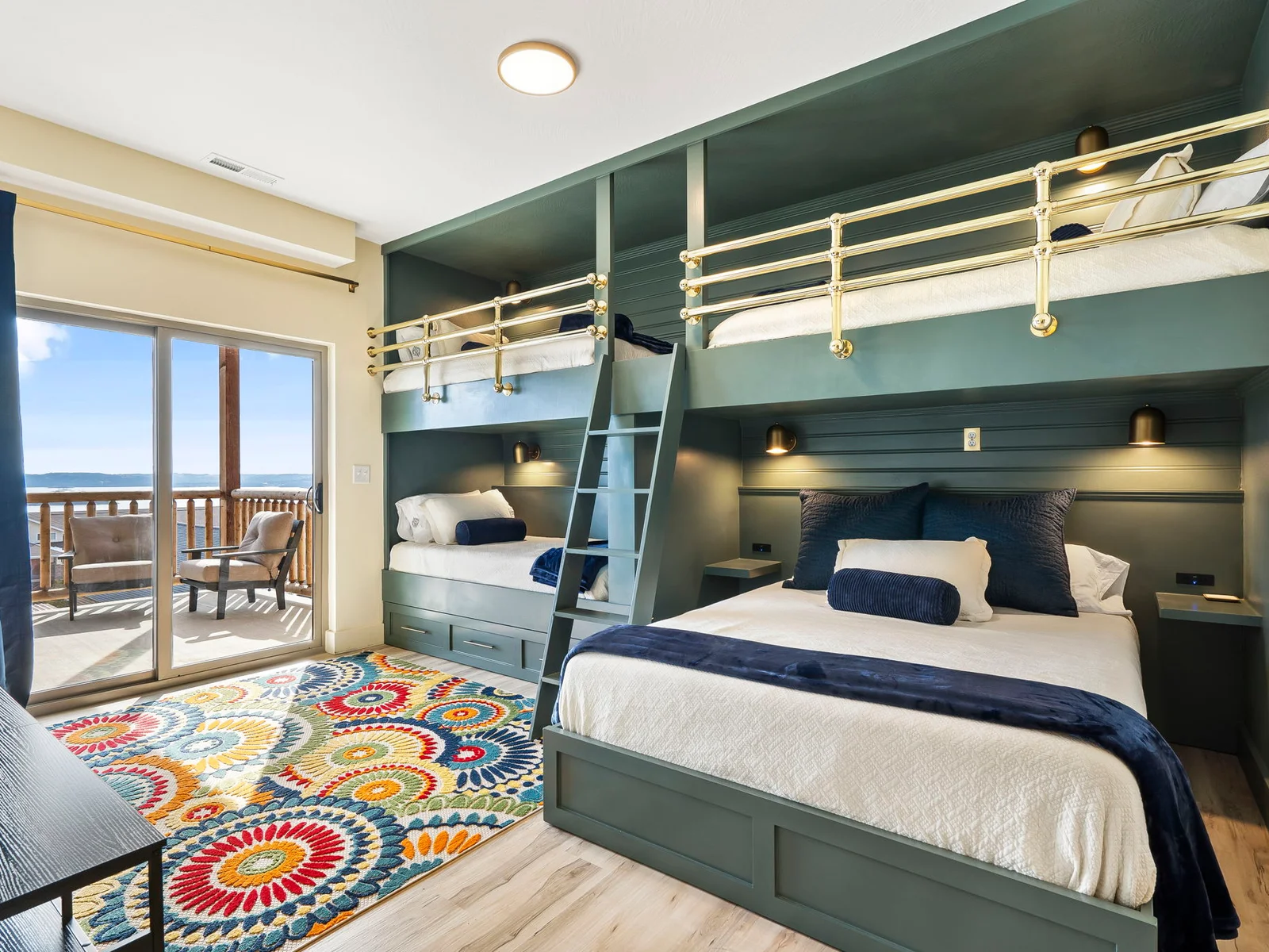 Entry level: Bunk room for all the kids! 1 queen and 3 twins.