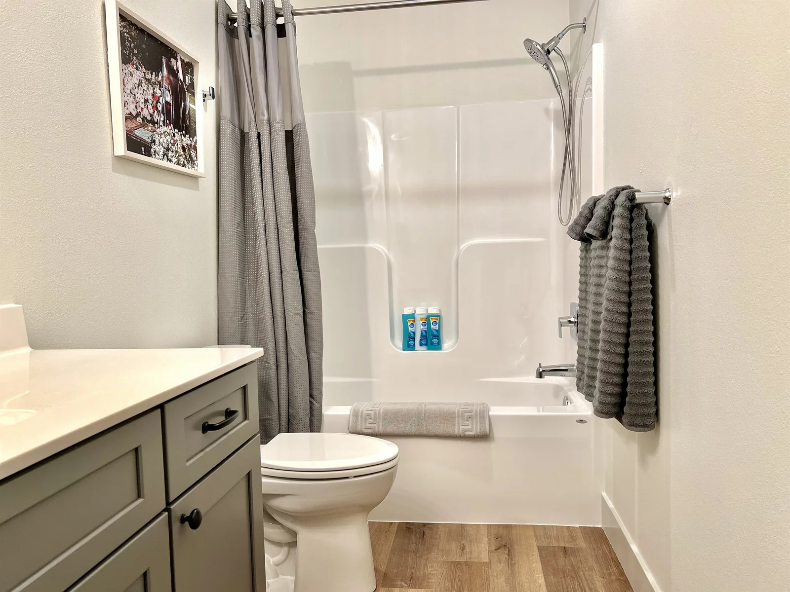 Lower level full bath!