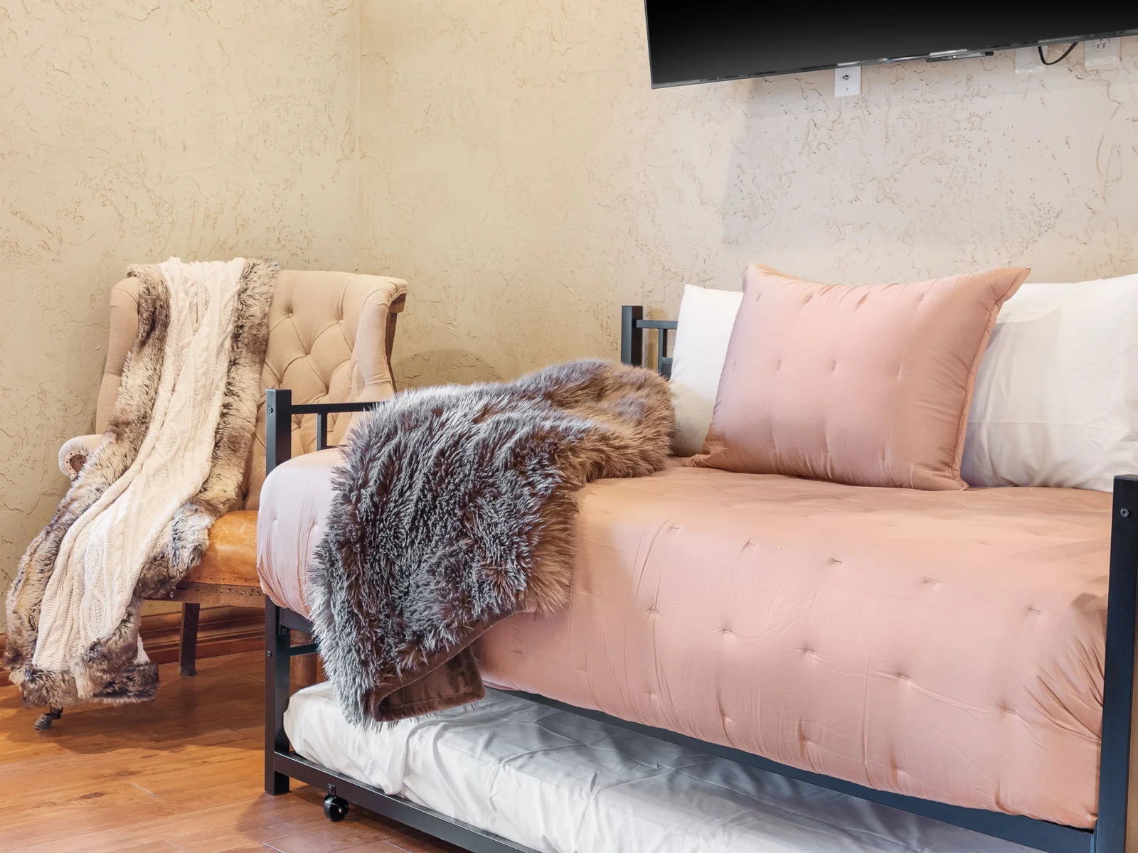Master bedroom daybed and trundle