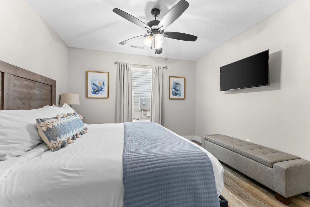 Lower level king bedroom w/ ensuite bath