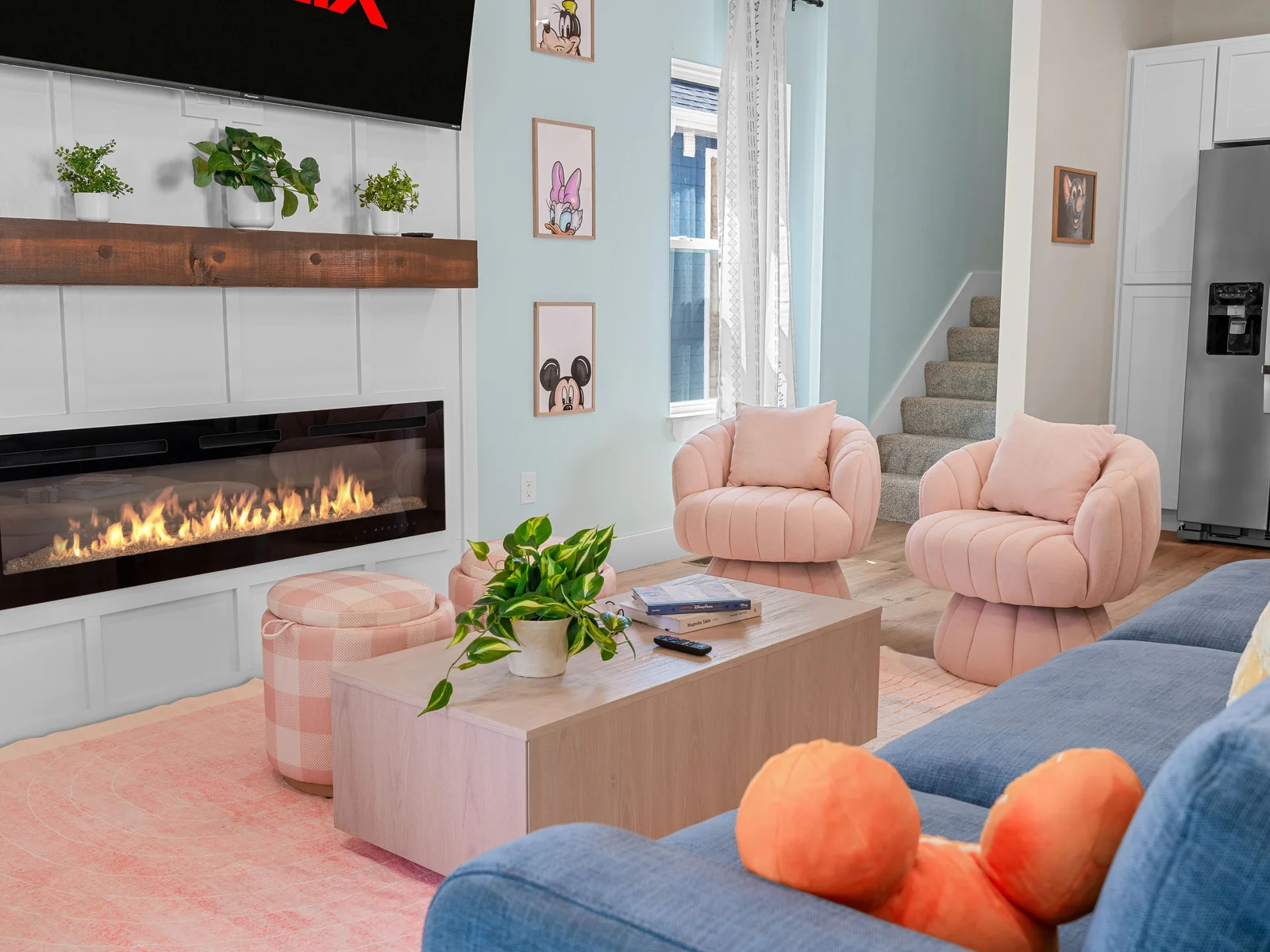 Unwind after a full day of adventures in total comfort. 🛋️🍃