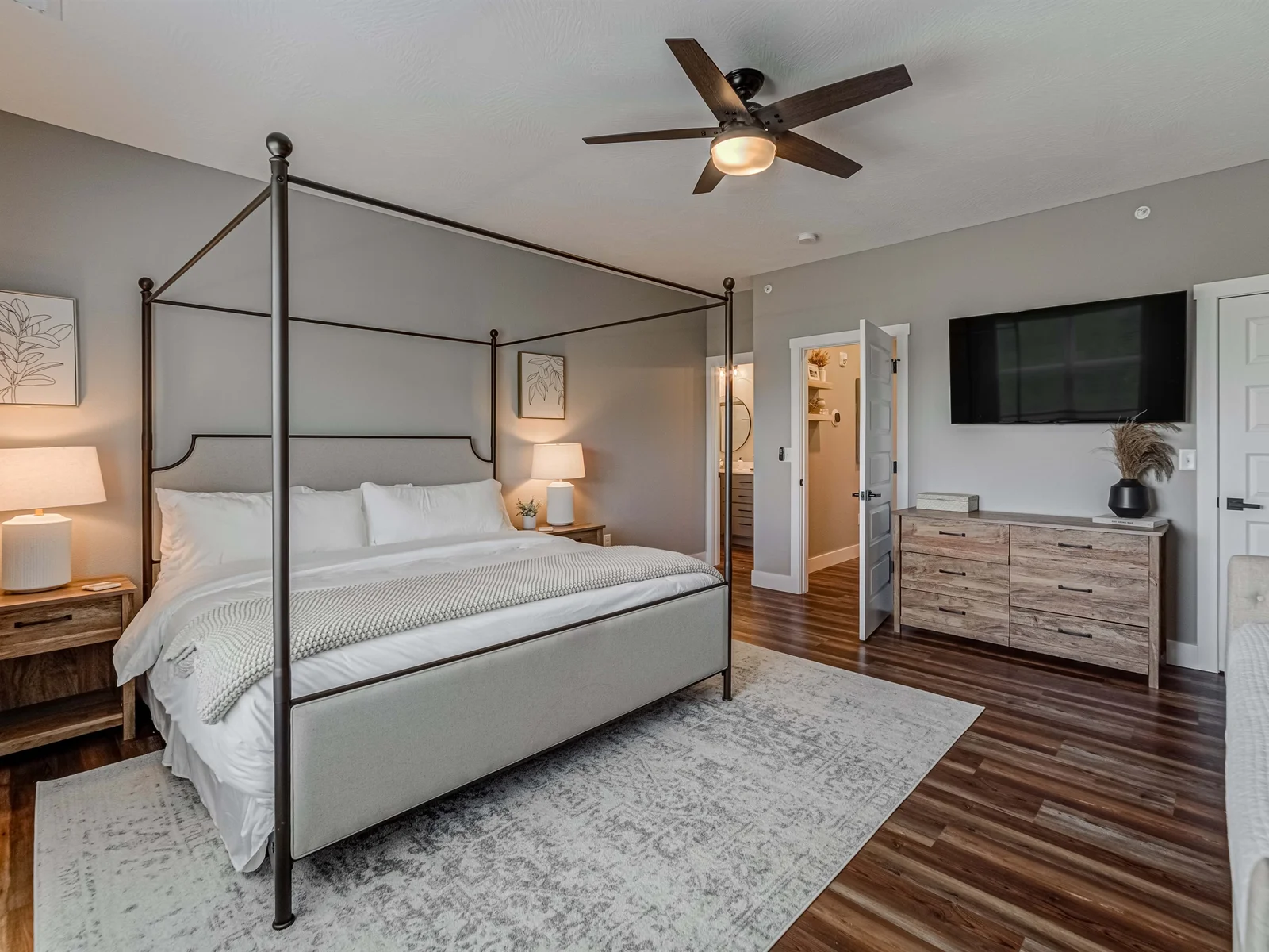 Upper level King #3 with daybed and trundle and ensuite bathroom