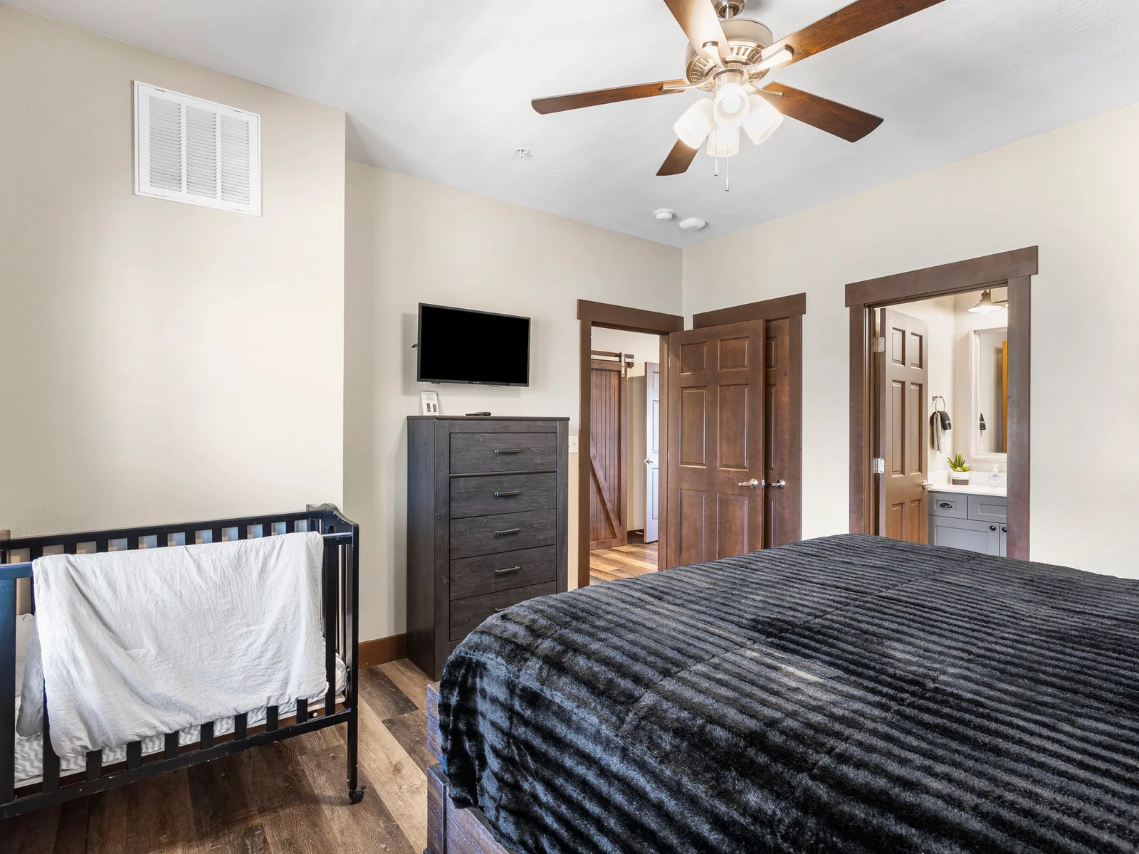 King has a portable crib on the main level