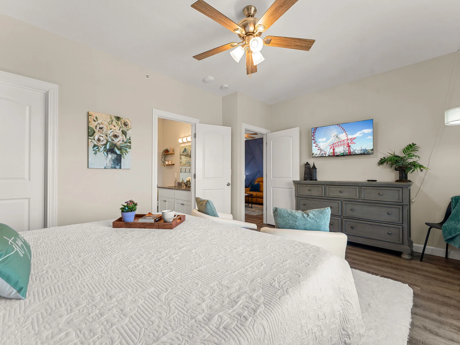 Sink into luxury bedding and a memory foam mattress that earns every inch of the description — pillows stacked, sheets crisp, and you'll be asleep faster than you planned.