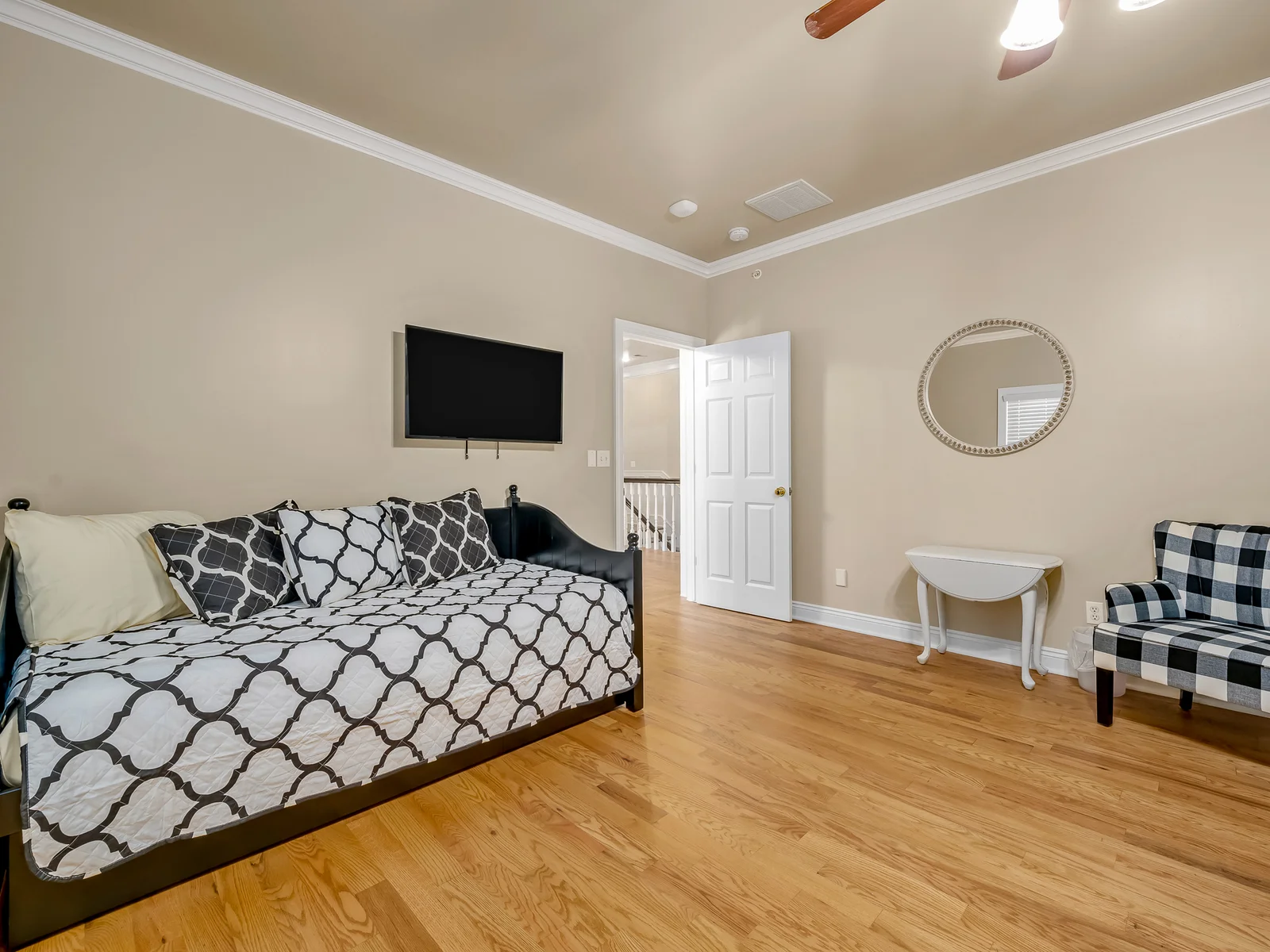 Daybed and trundle In king #4